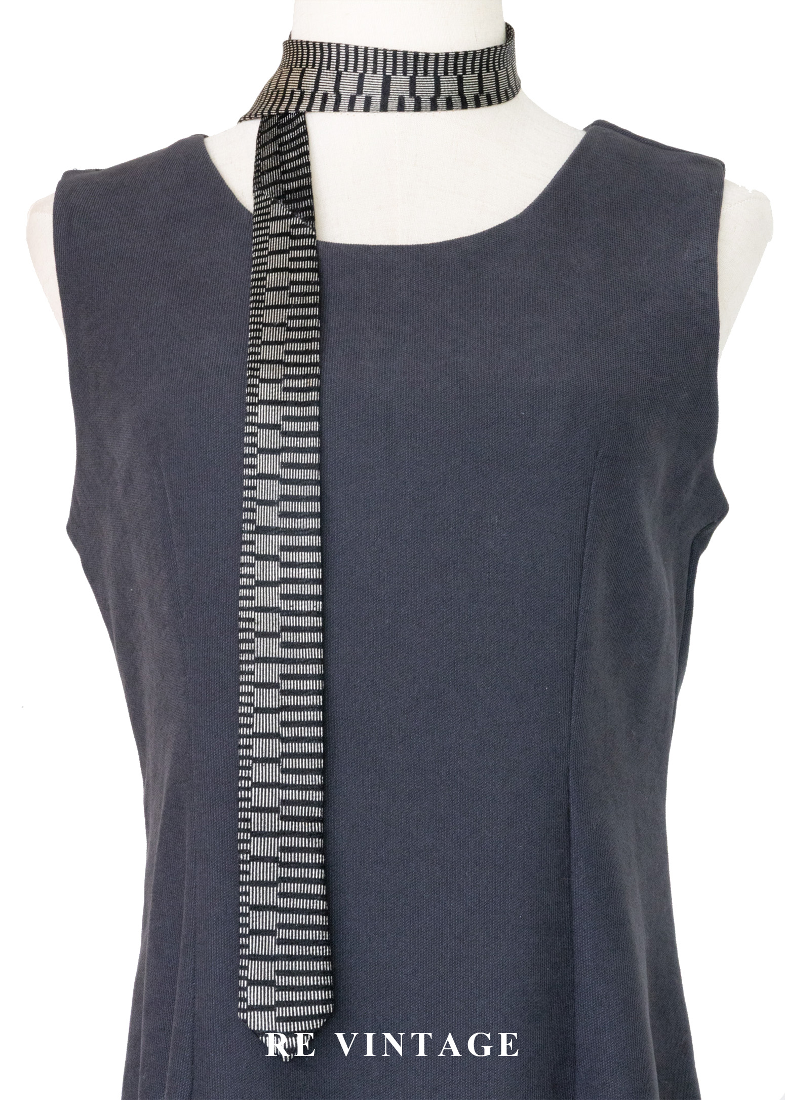 質感單品 - 詩意刺繡花卉深灰色秋冬洋裝7