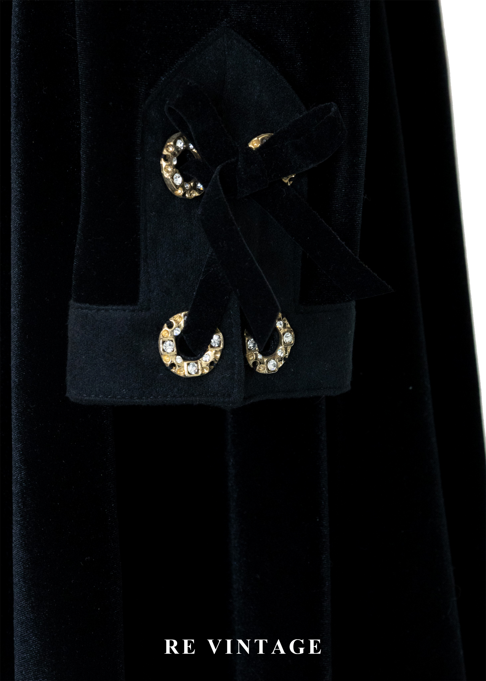 宮廷中優雅叛逆黑絨蕾絲洋裝11