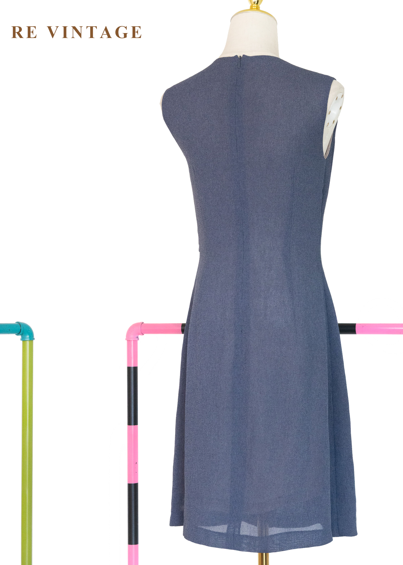 質感單品 - 線條俐落的銀釦迷你洋裝12