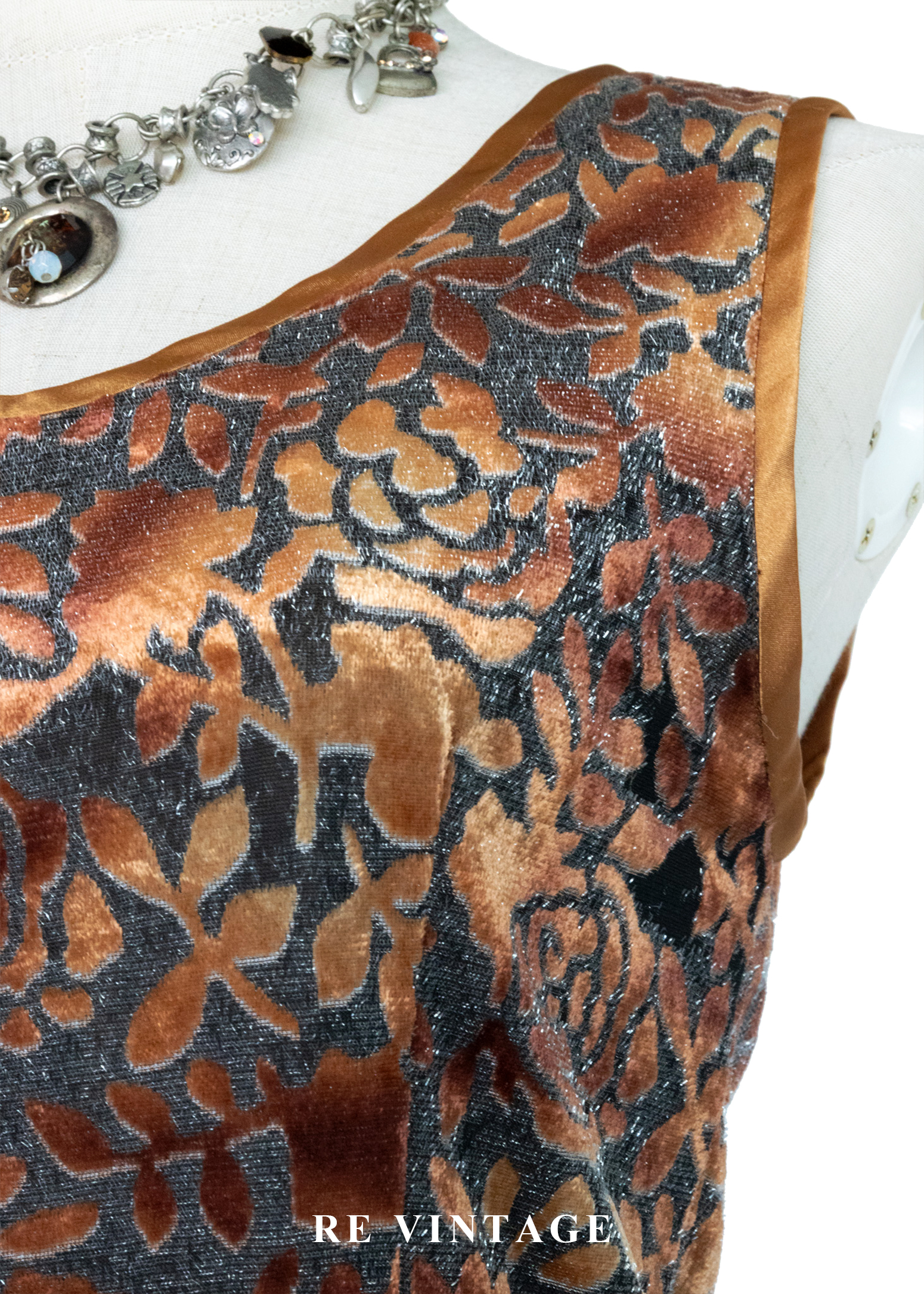 落日玫瑰 - 浮雕花絨背心5