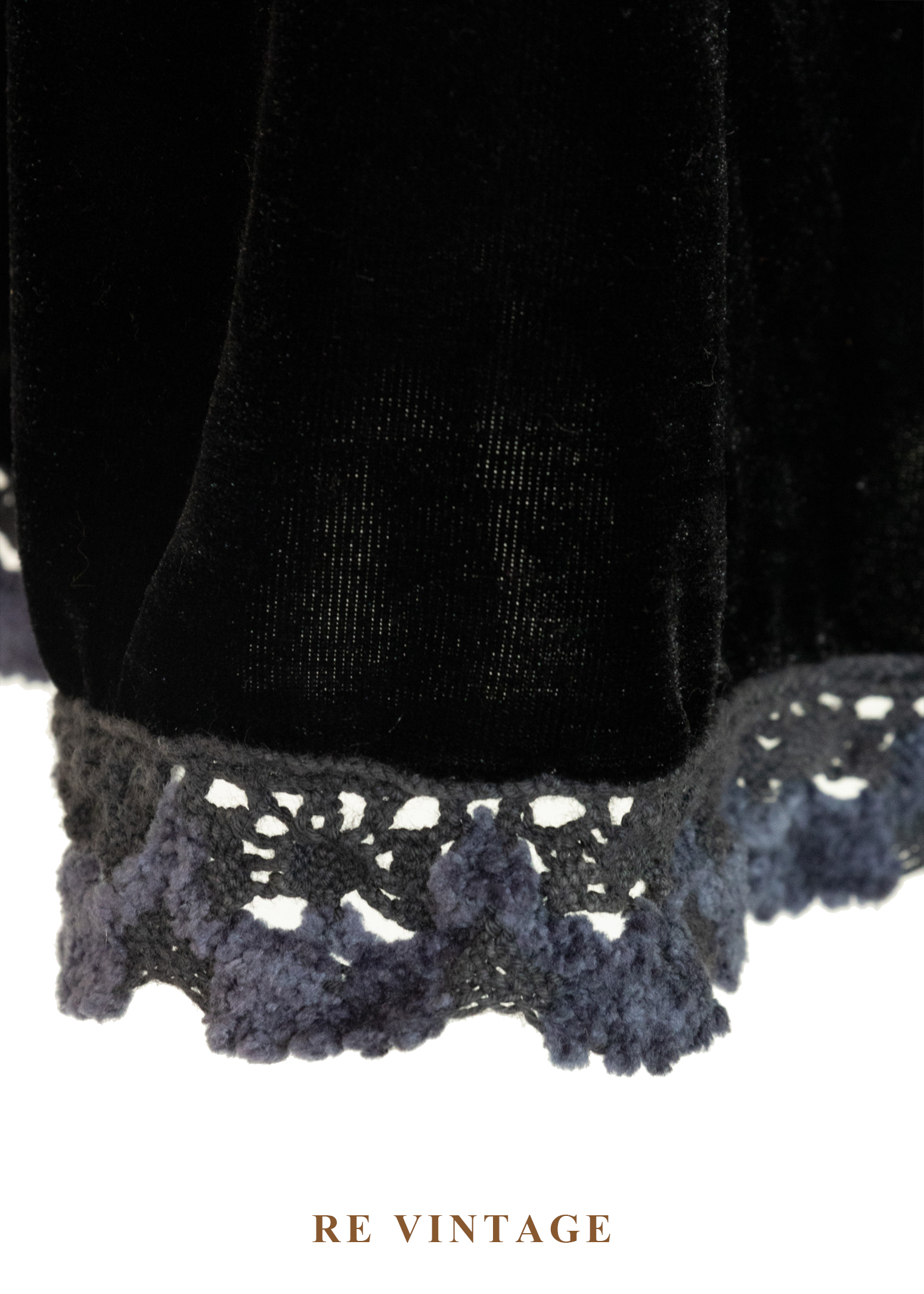 慵懶美女神黑絨細肩帶洋裝9