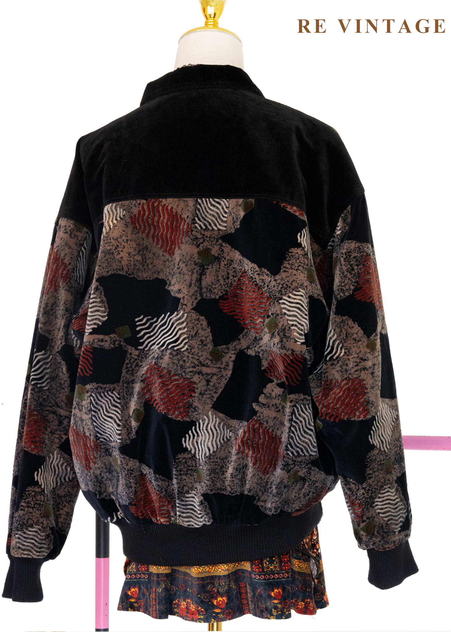 暗色拼貼圖騰藝術感絨布外套13