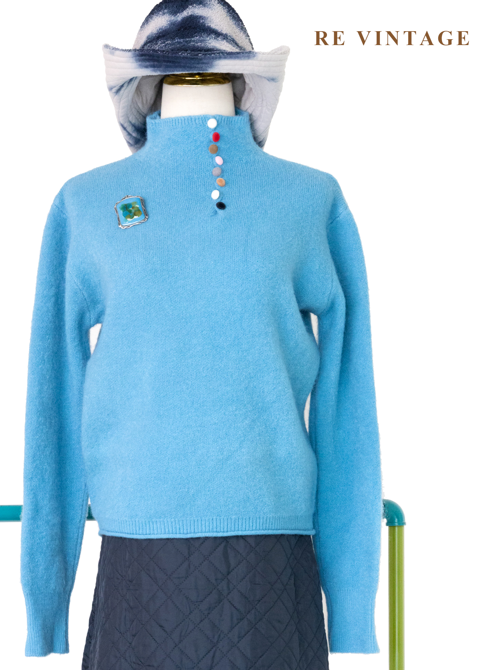 彩色小行星環繞冷色宇宙毛衣