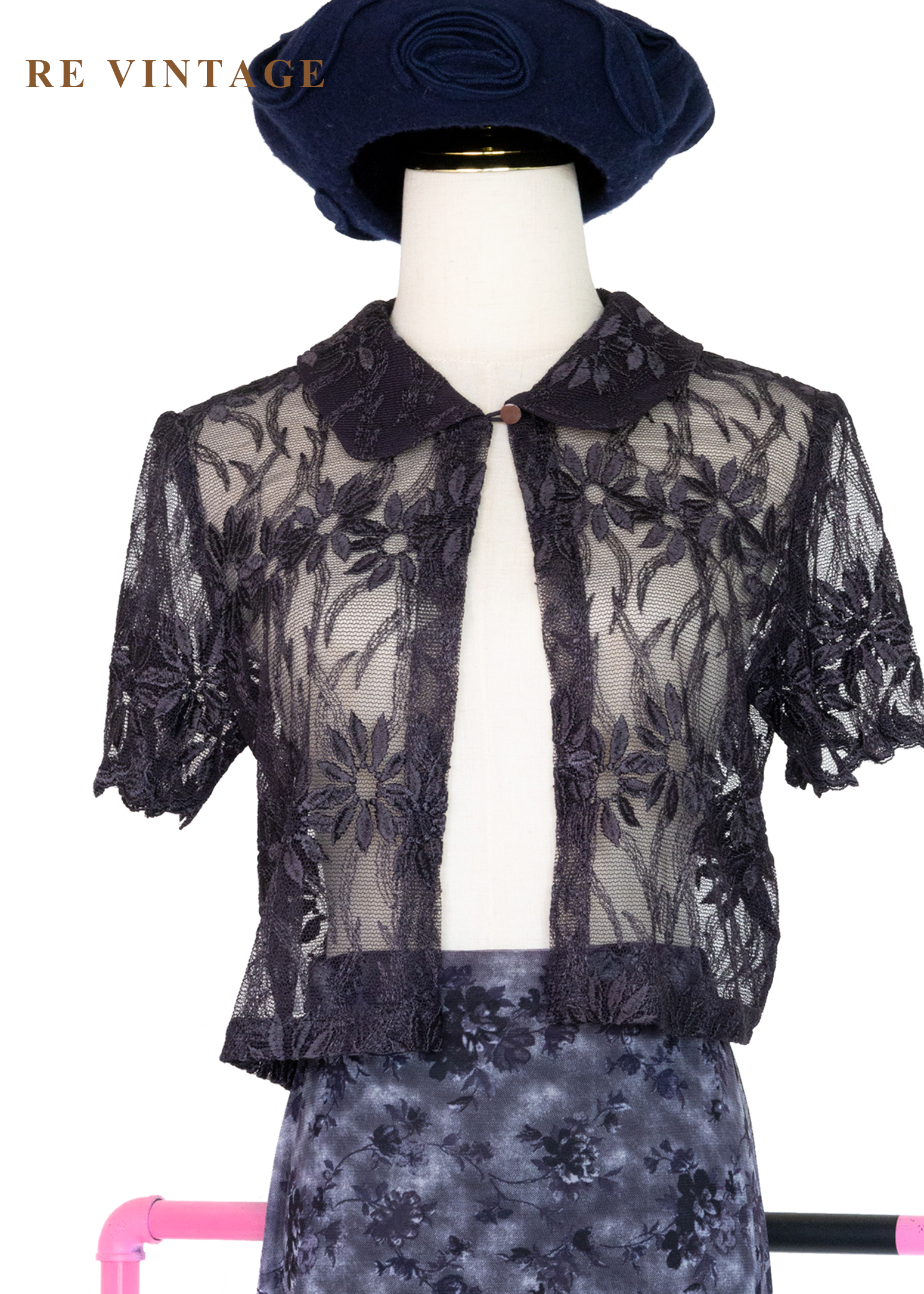 花紋蔓延蕾絲短版單釦上衣