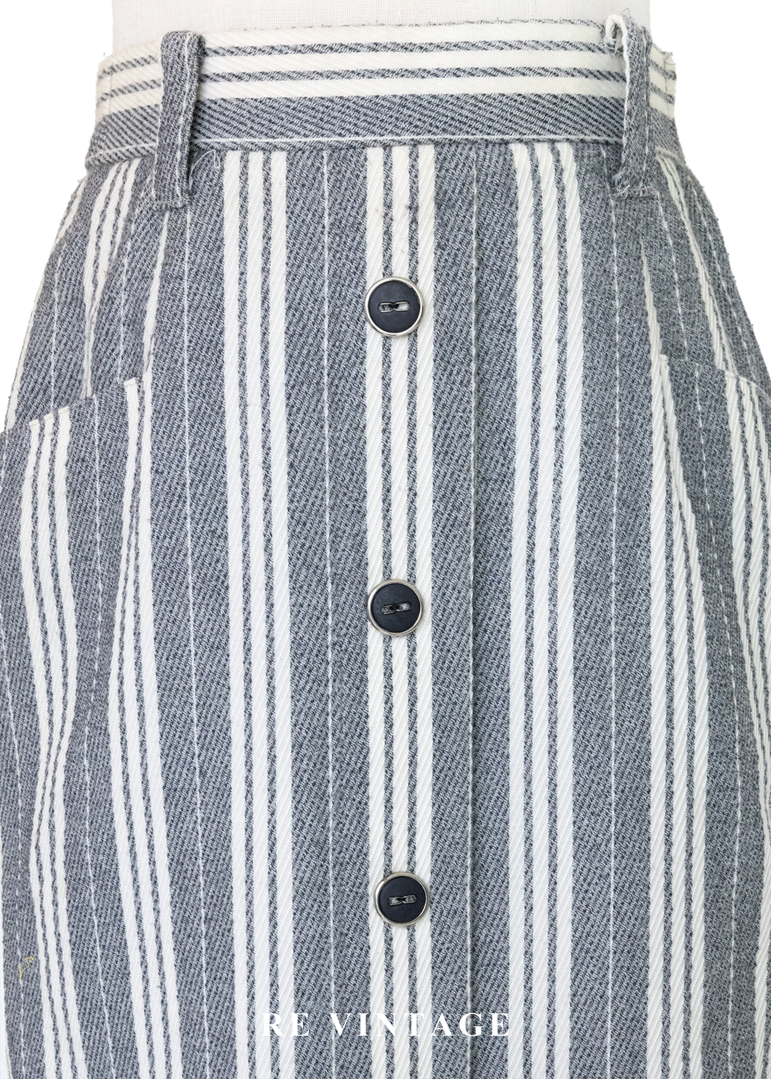 摩登序曲 - 奶油灰粗細條紋排扣直筒裙(25")3