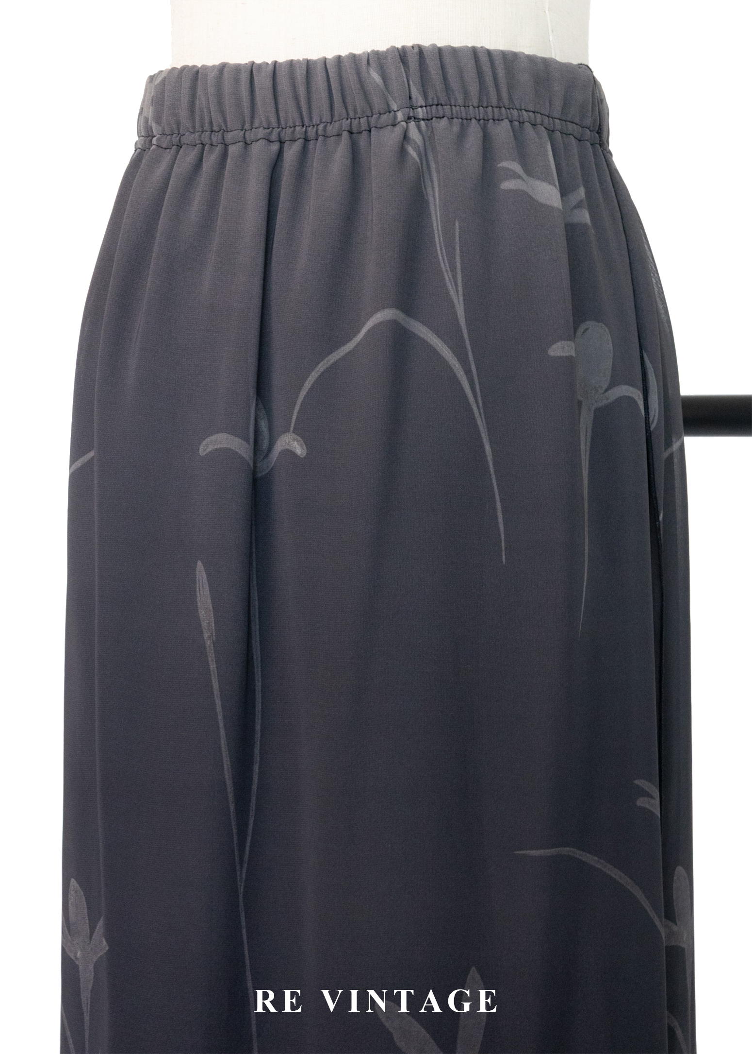 漸層灰霧中的花形線長裙(24-32")8