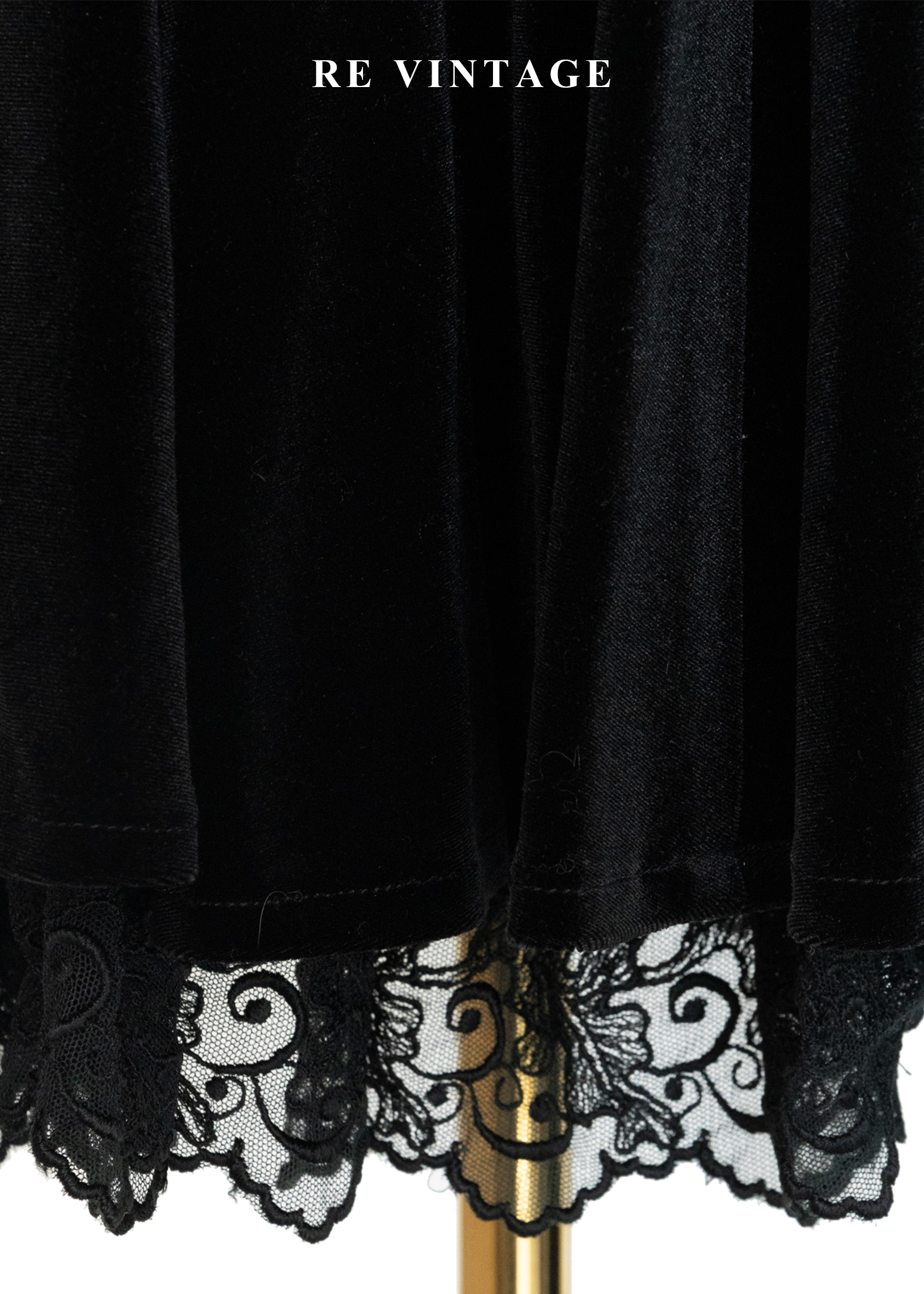 宮廷中優雅叛逆黑絨蕾絲洋裝9