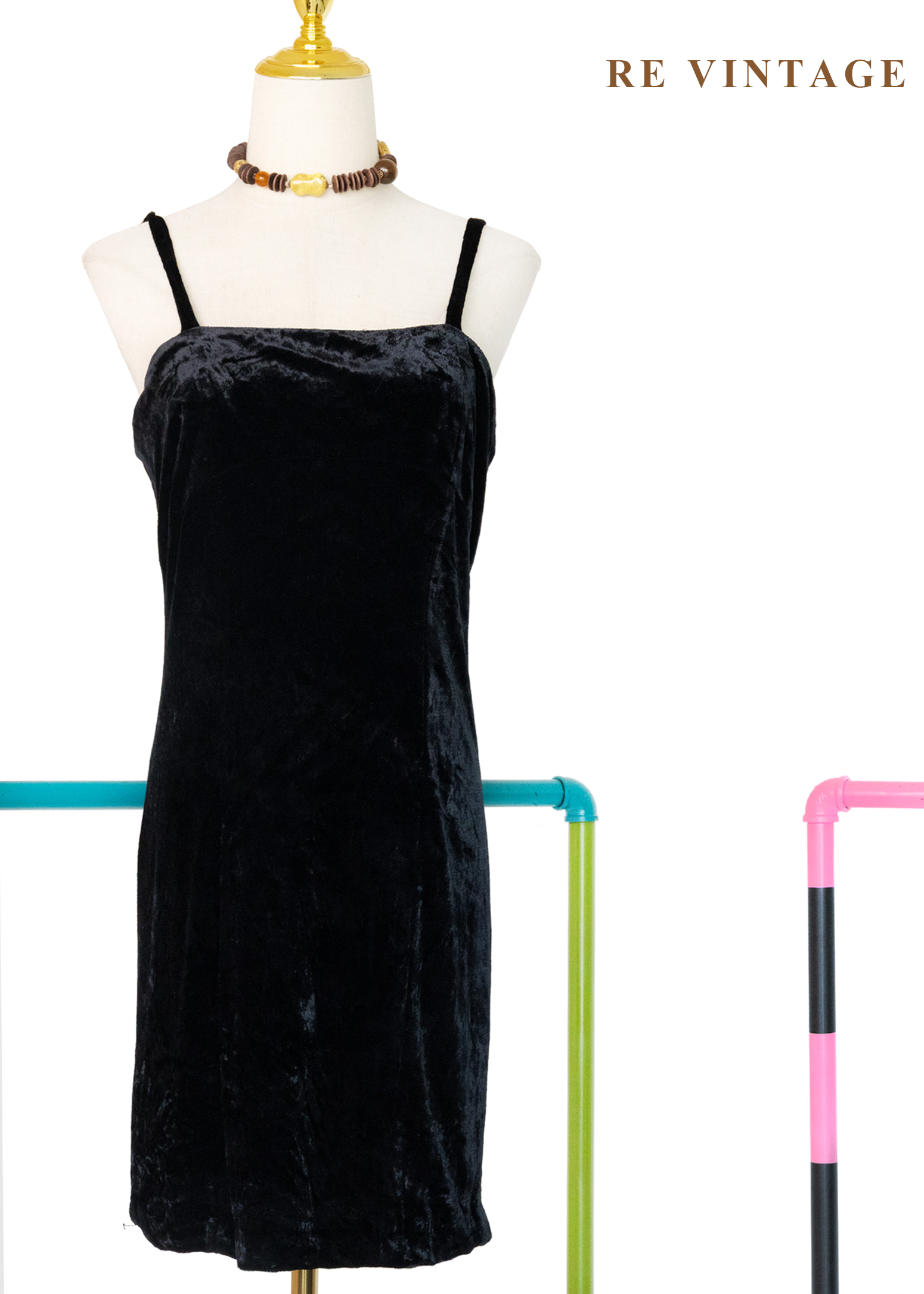 質感單品 - 低調氣質黑色絨布細肩帶洋裝1