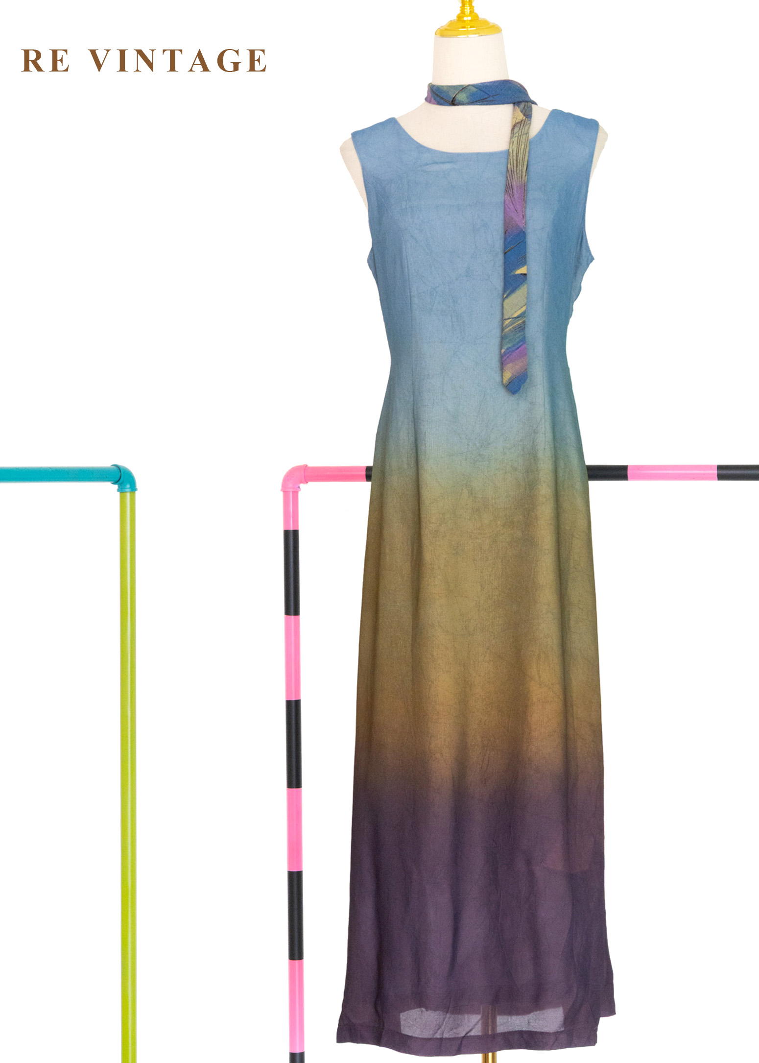 極光下的夕陽湖畔長洋裝