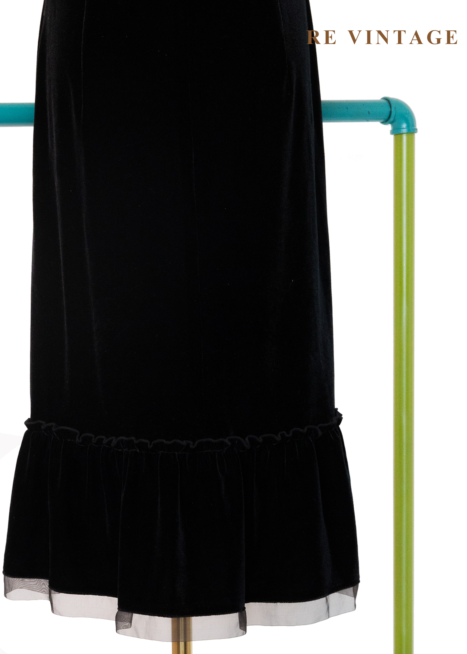 微光天鵝絨黑色連身裙10