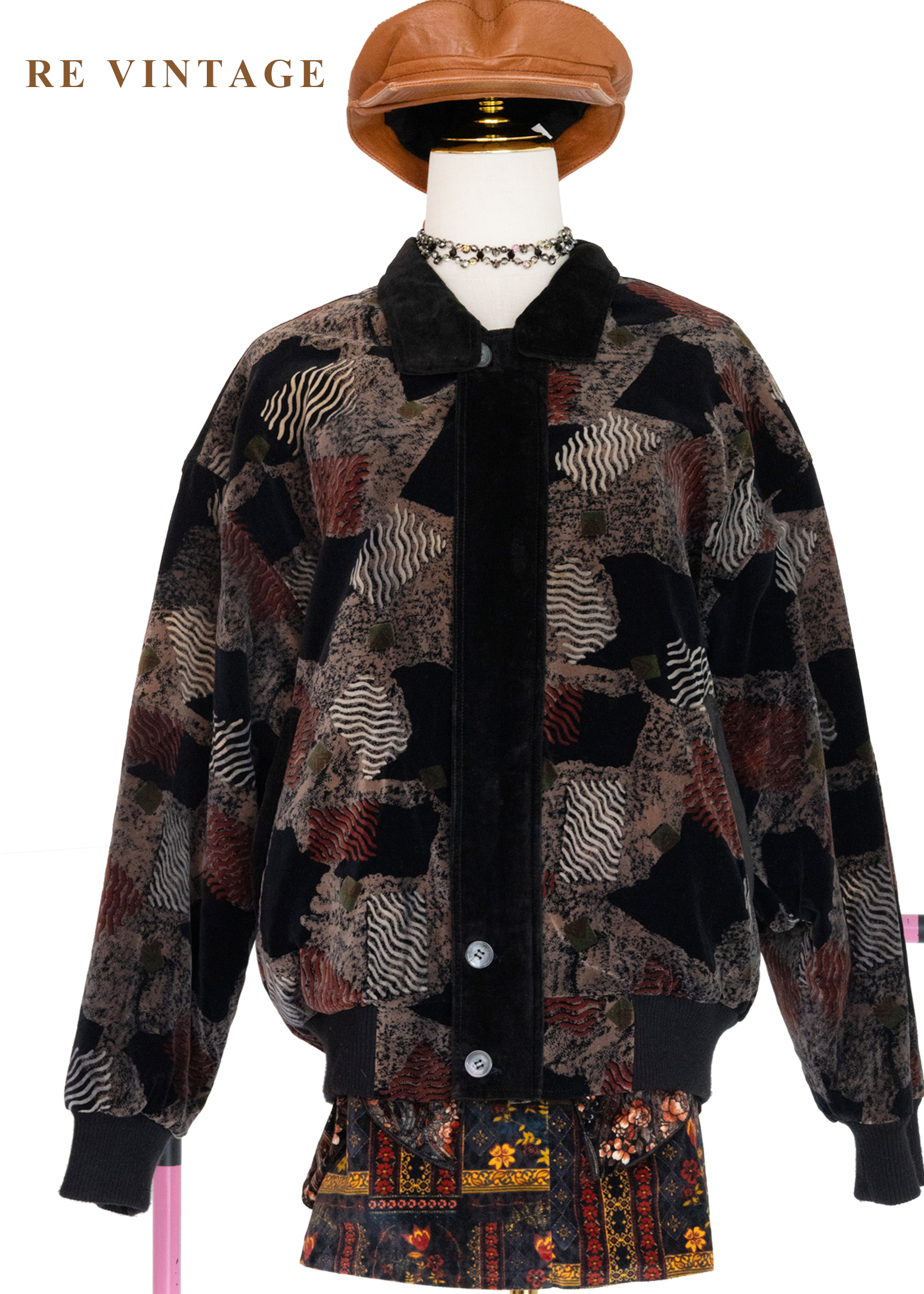 暗色拼貼圖騰藝術感絨布外套6