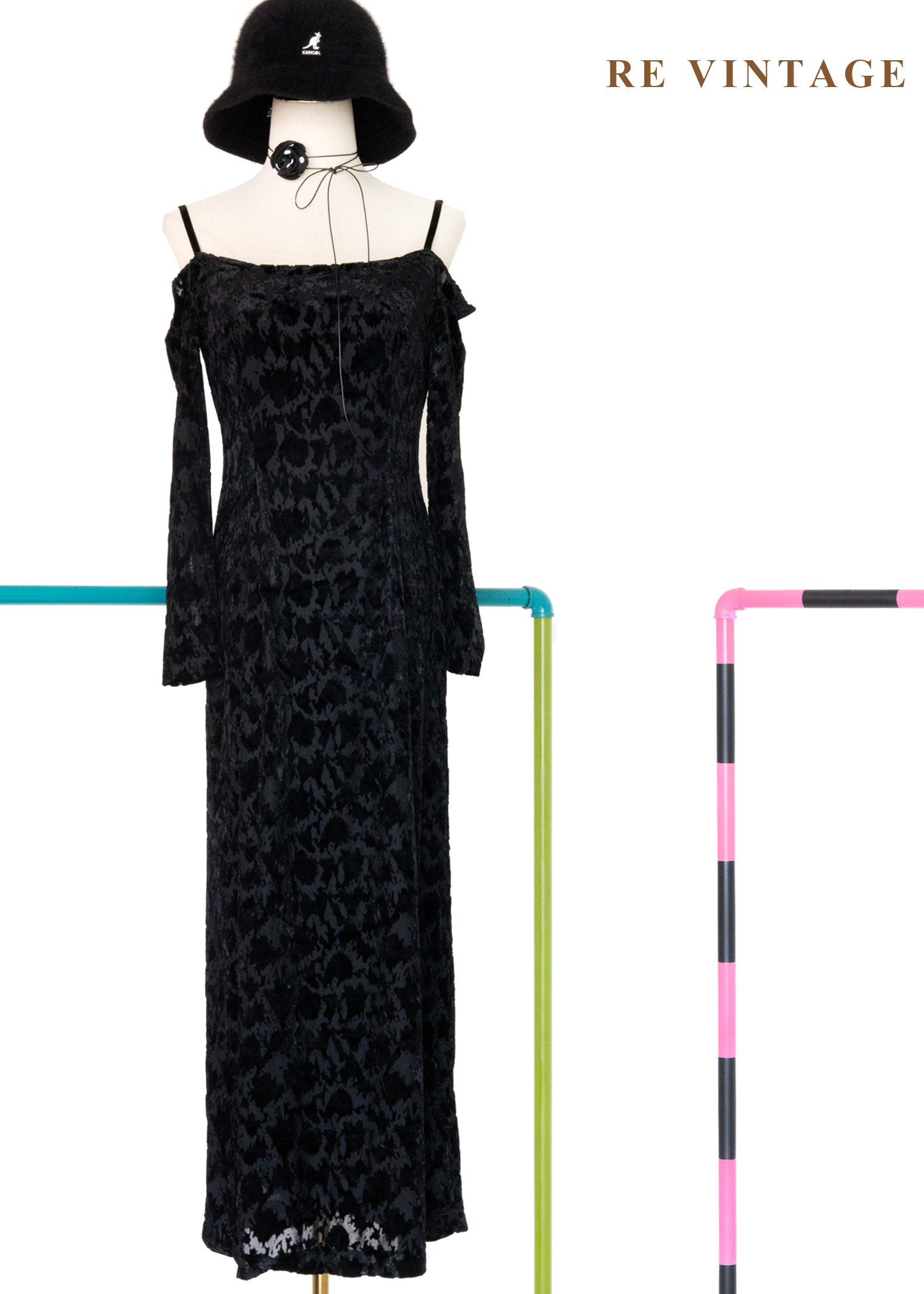 Splash 剪影露肩黑絨長洋裝