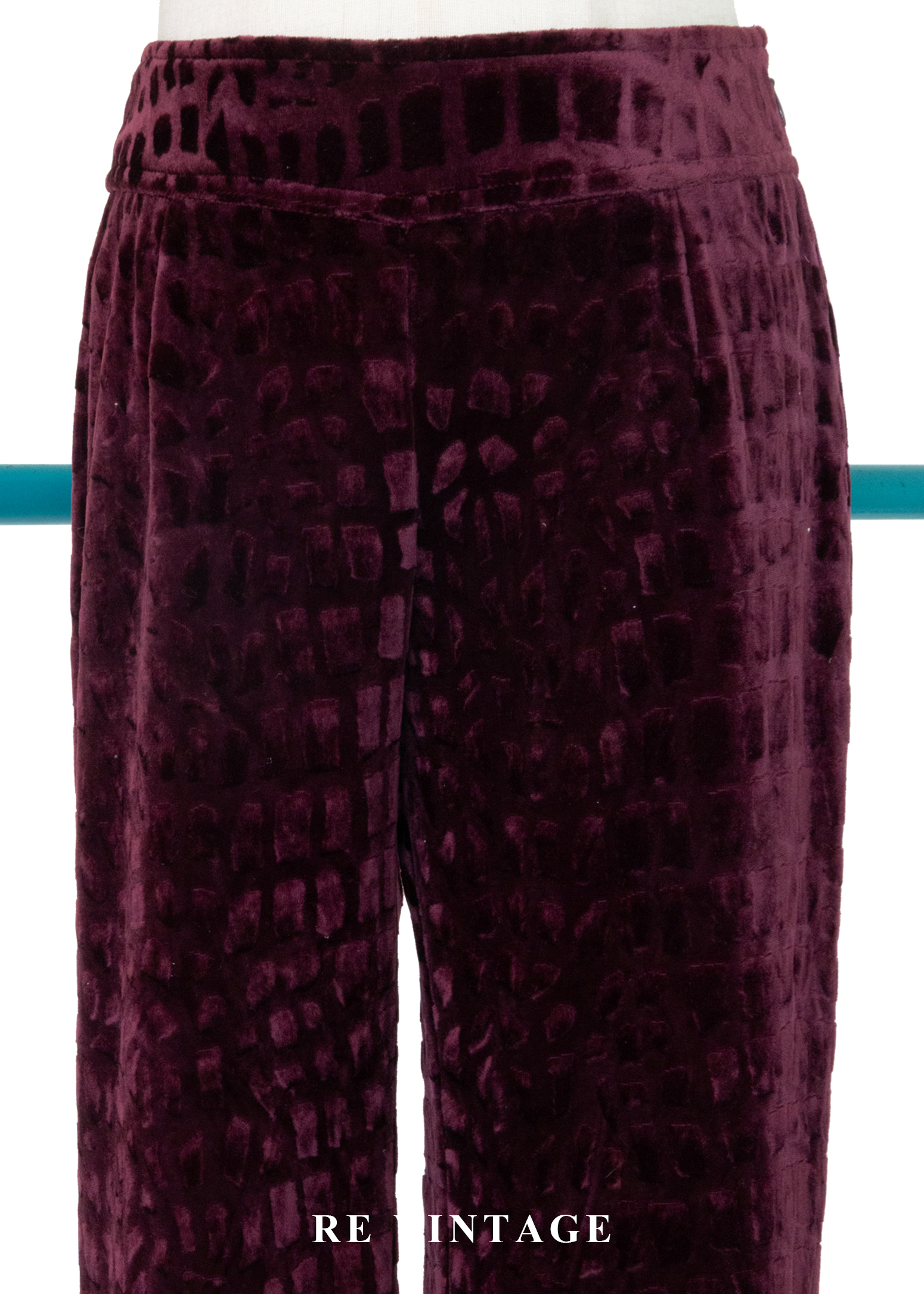 莓果色雕紋紋理絨布長褲(25")3