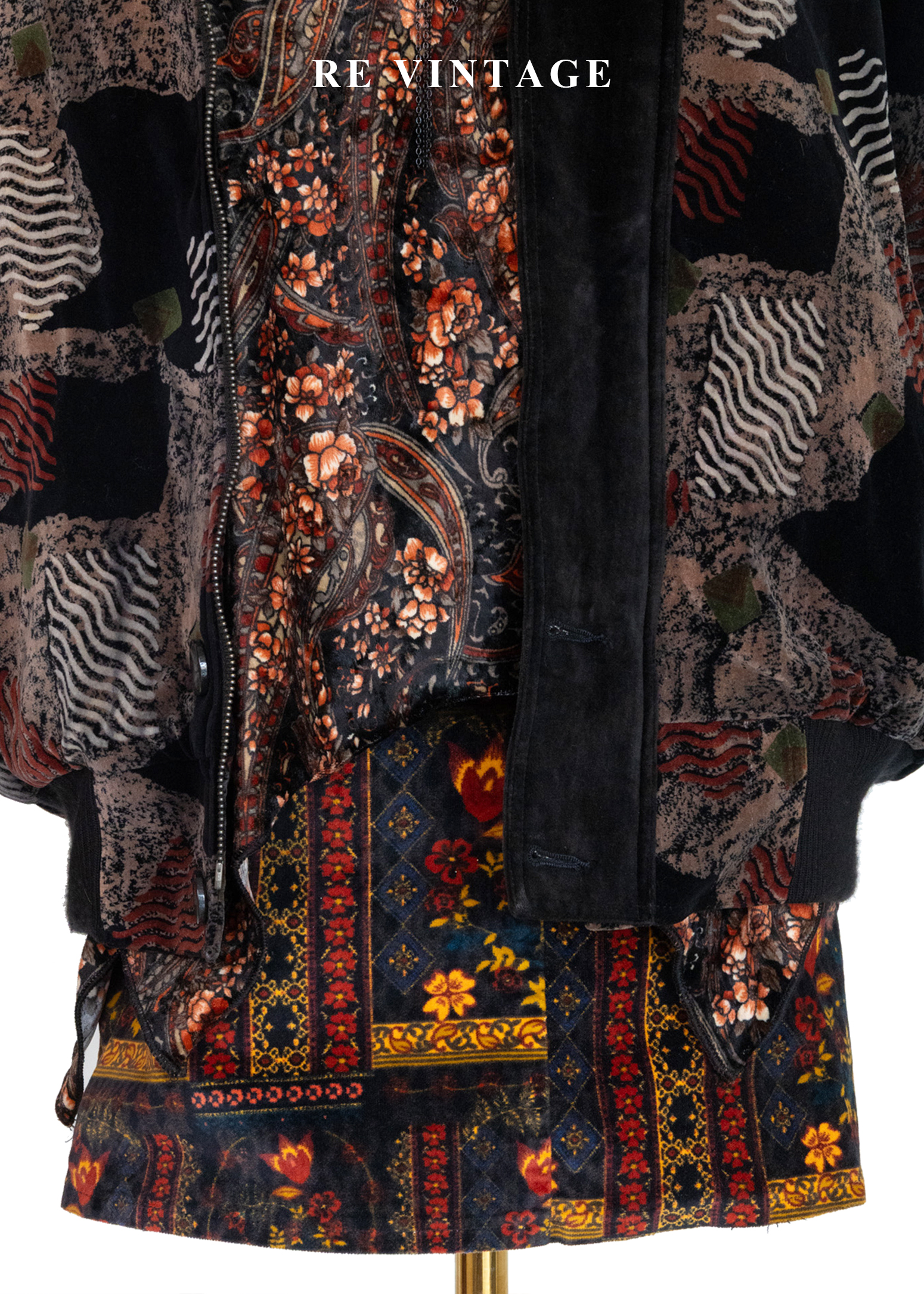 暗色拼貼圖騰藝術感絨布外套4