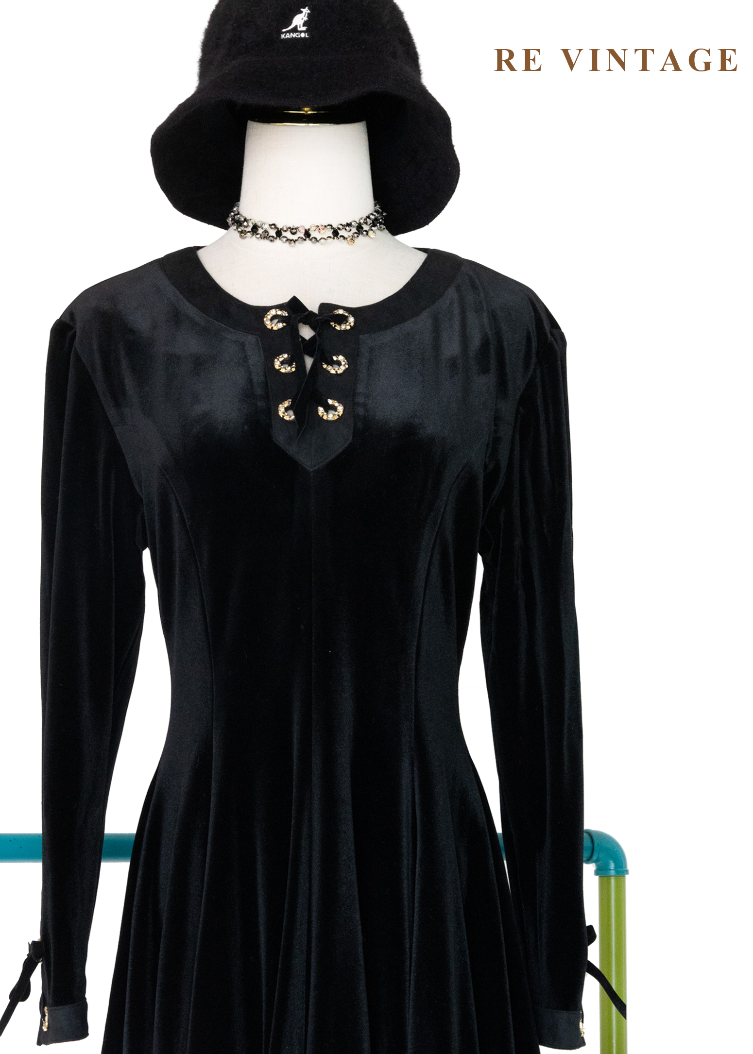 宮廷中優雅叛逆黑絨蕾絲洋裝3