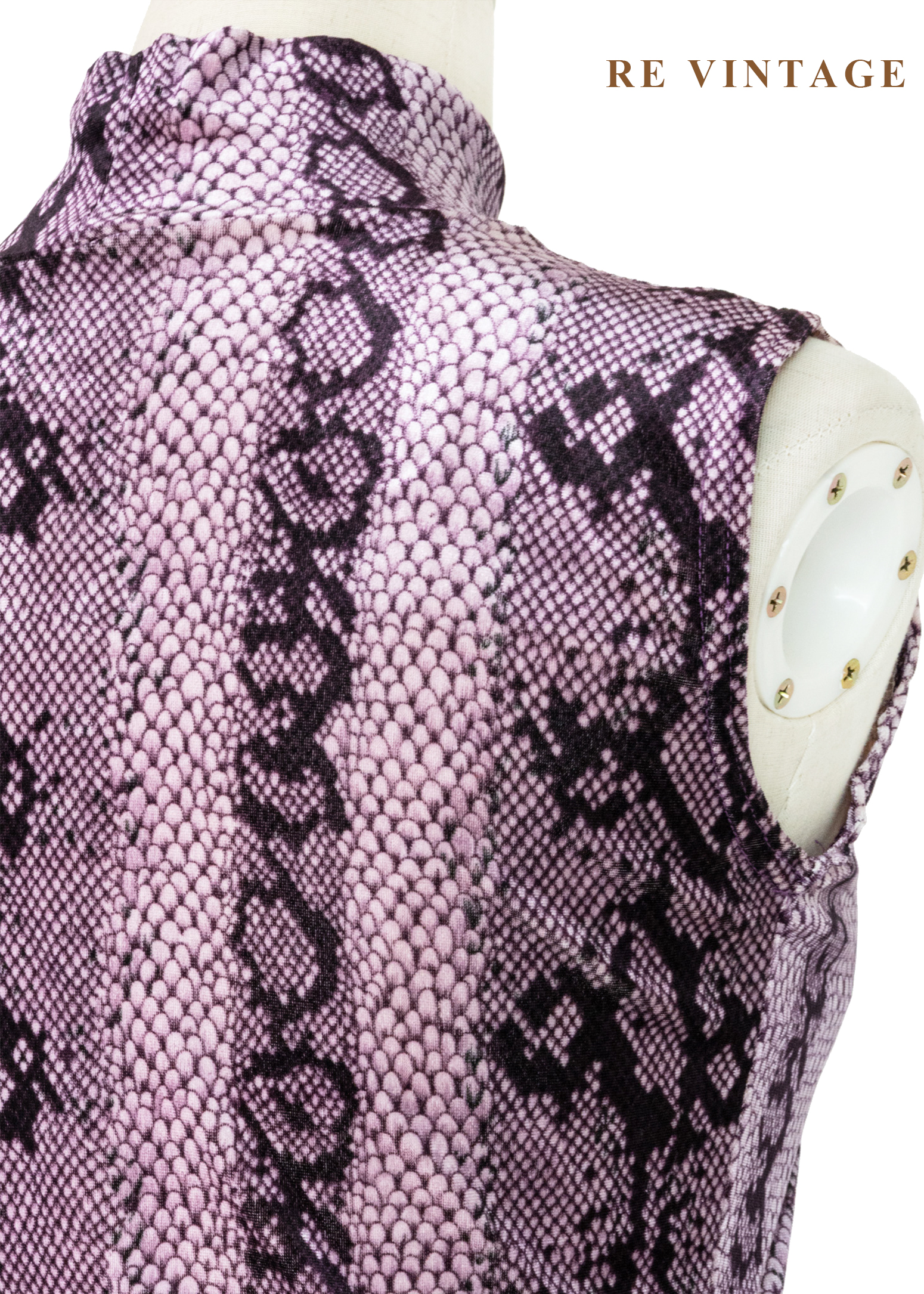 紫光蛇紋冷冽高領簍空絨布背心11