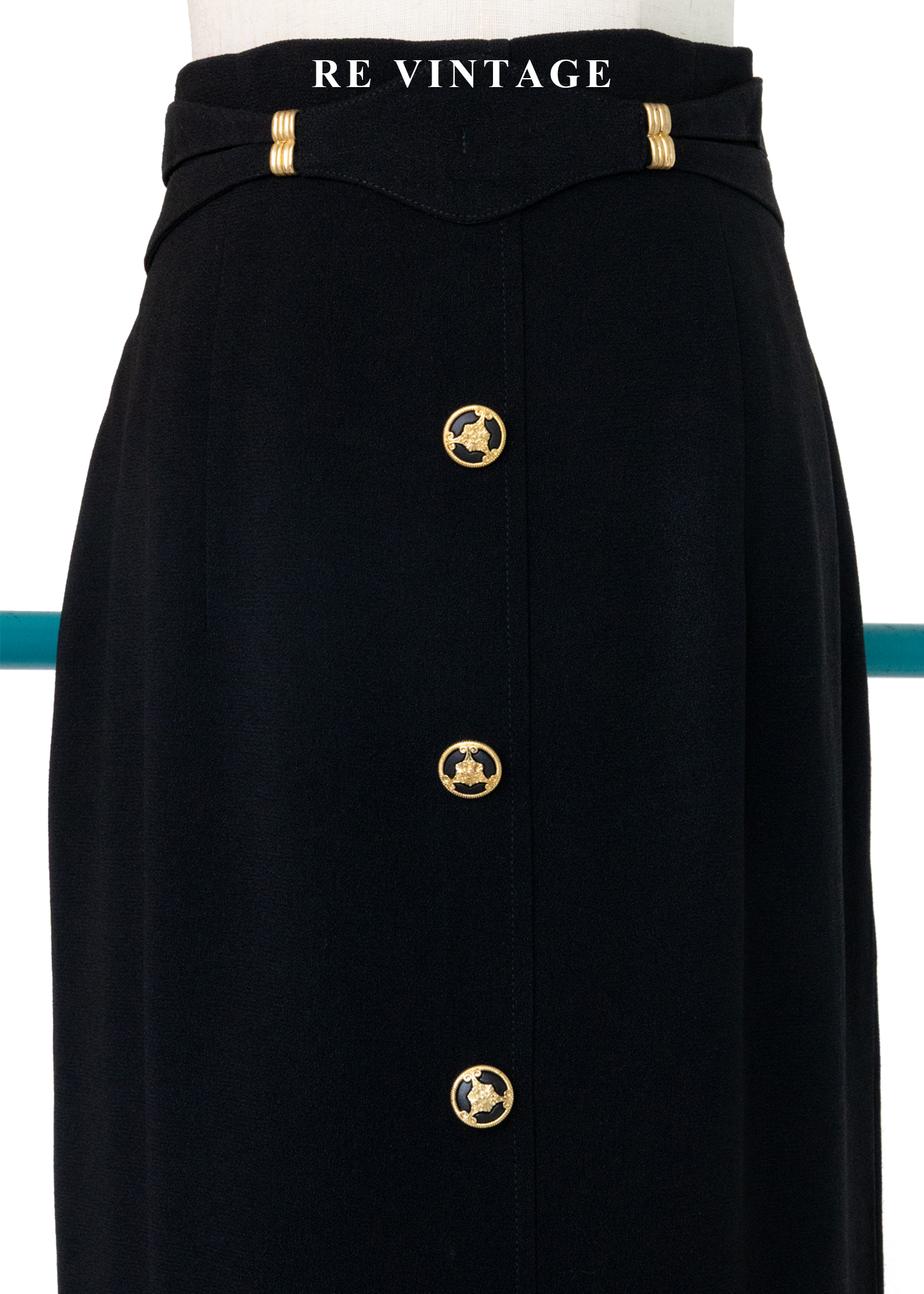 質感單品 - 高冷俐落的高腰金釦黑長裙(28")3