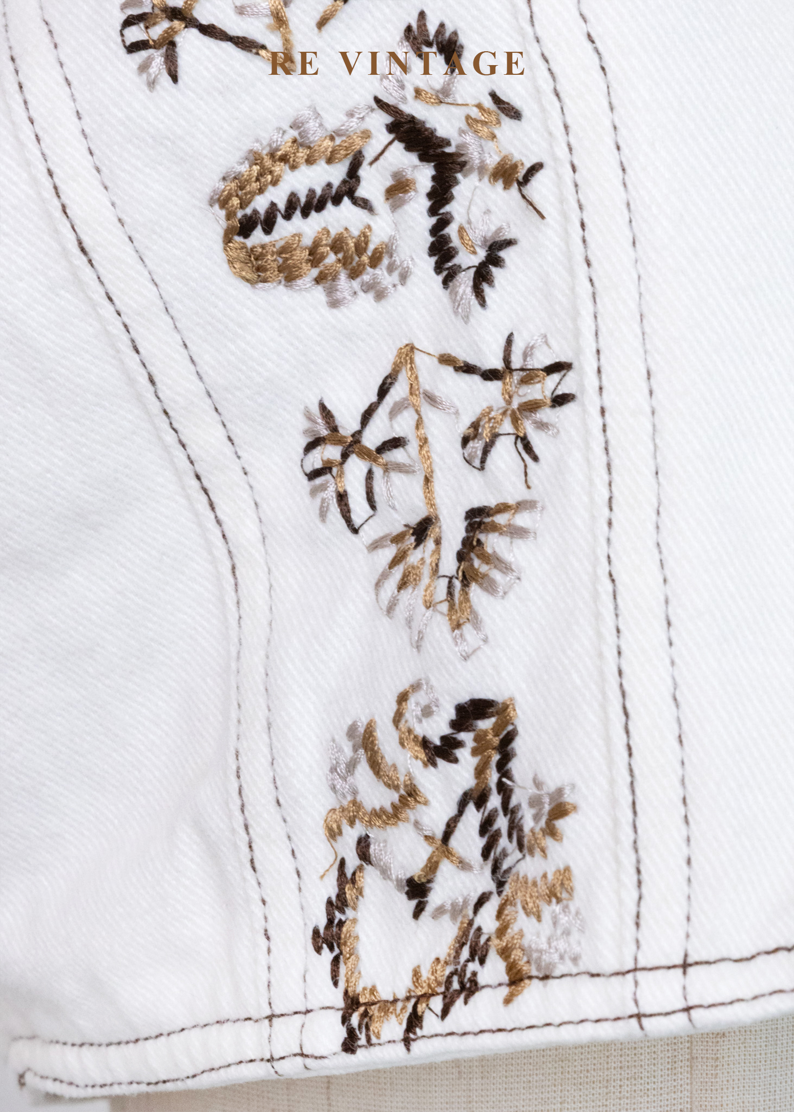 輕拂過香草田的風- 刺繡短版翻領外套5