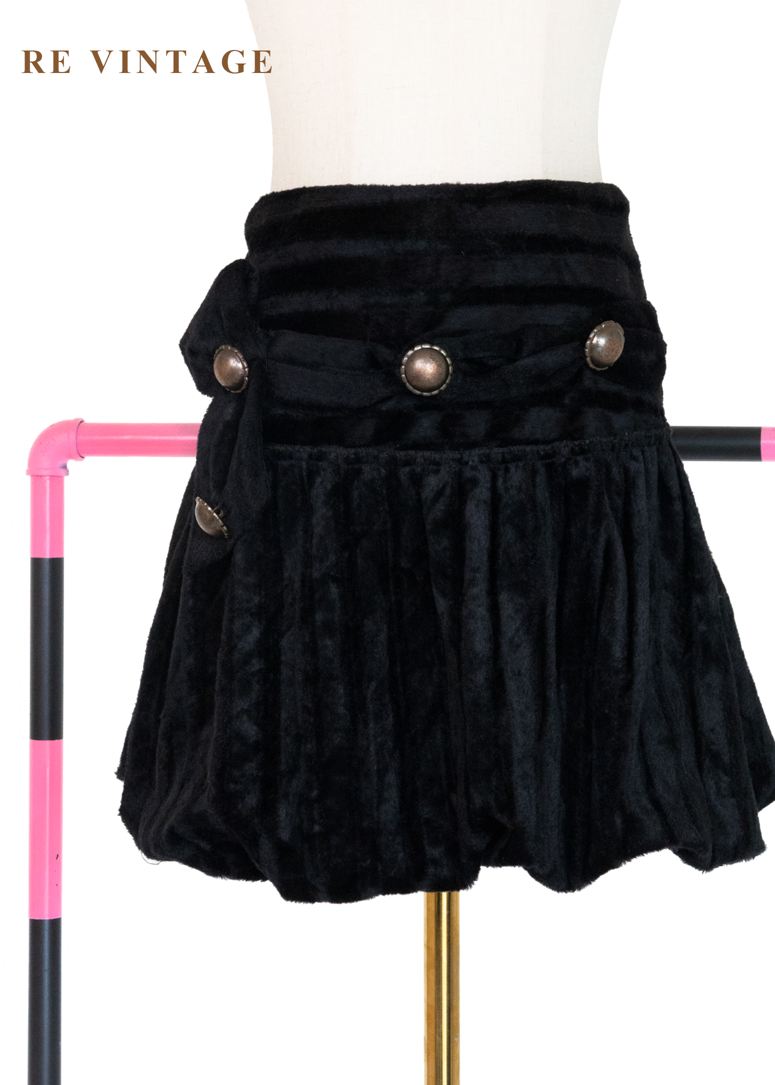 小華麗黑系復古金屬釦燈籠短裙（28"）