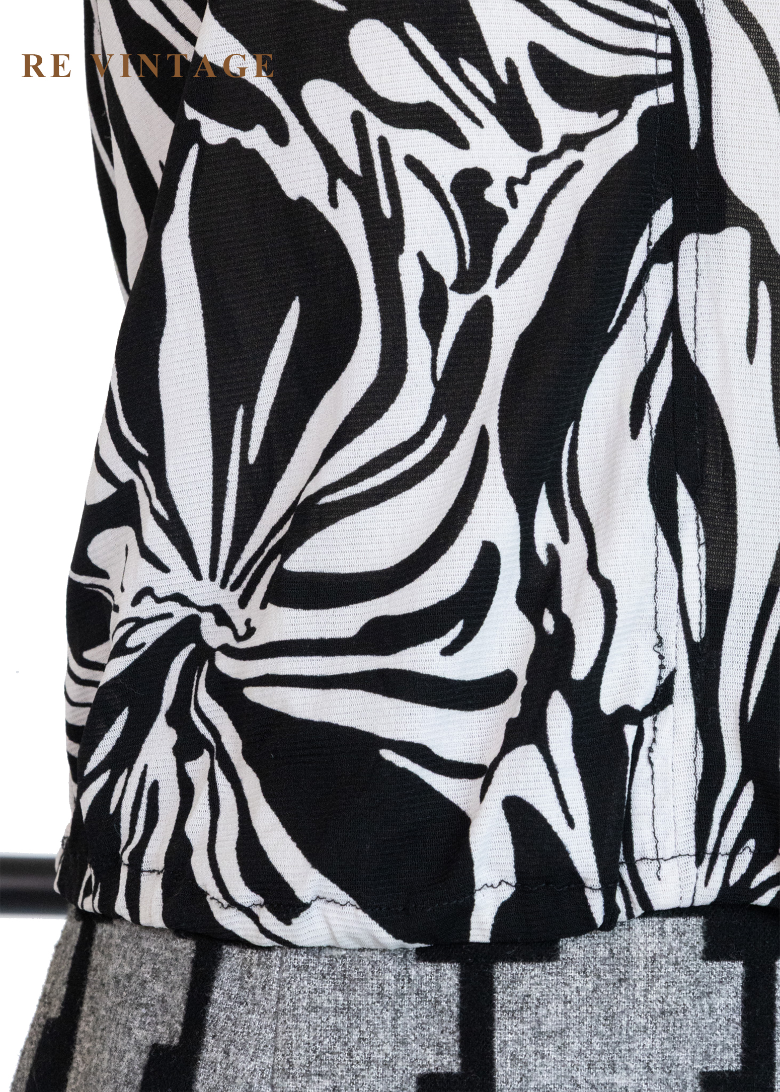 黑白流動藝術繞頸背心6