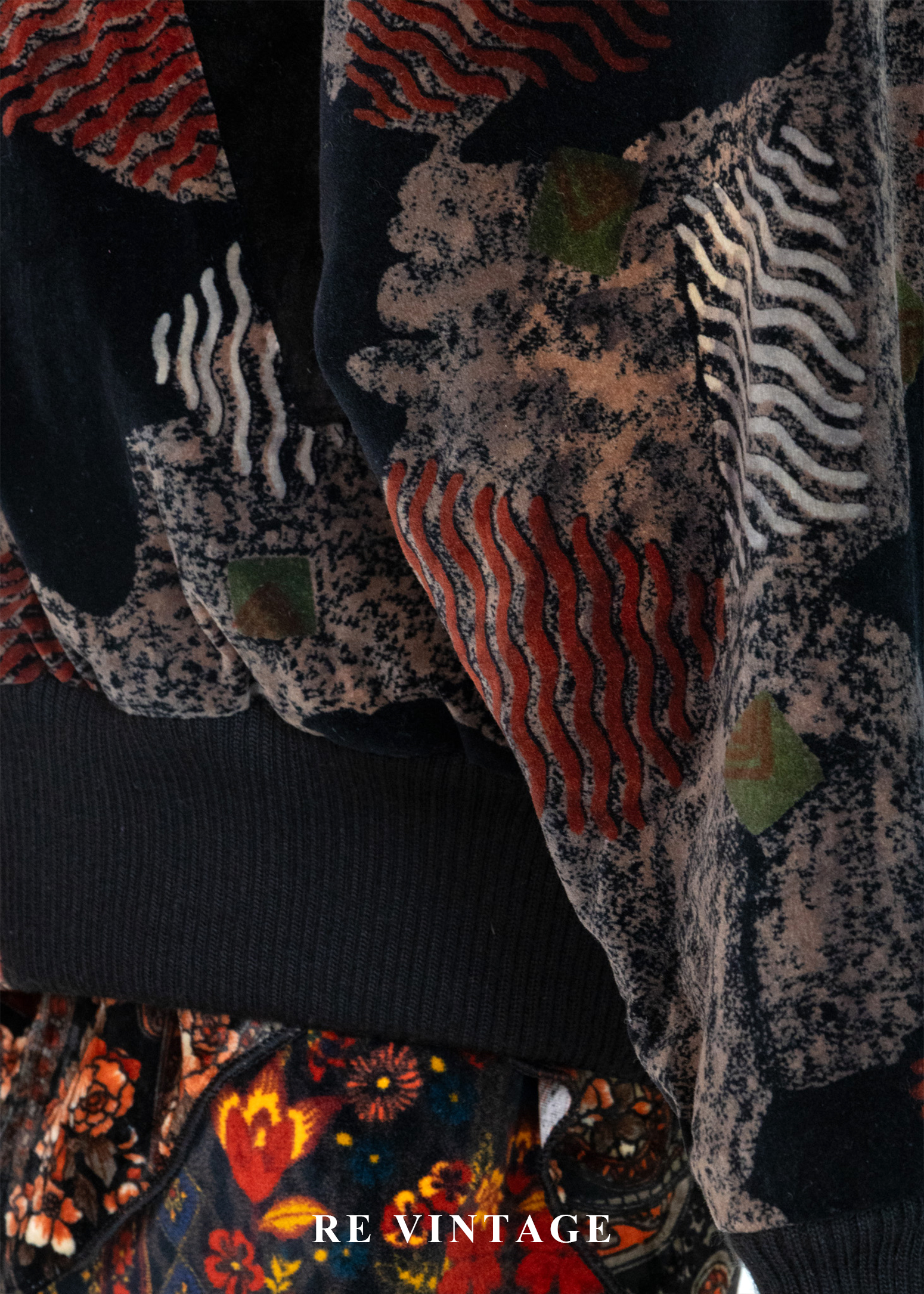 暗色拼貼圖騰藝術感絨布外套17