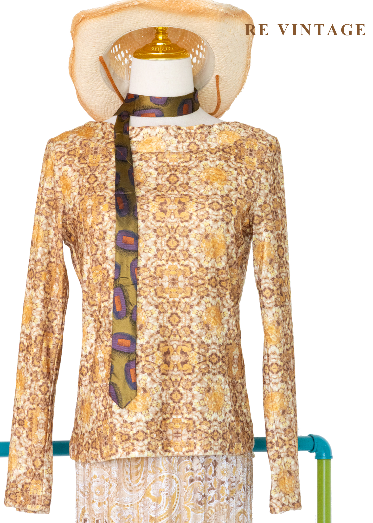 金棕柔和花磚絨布上衣