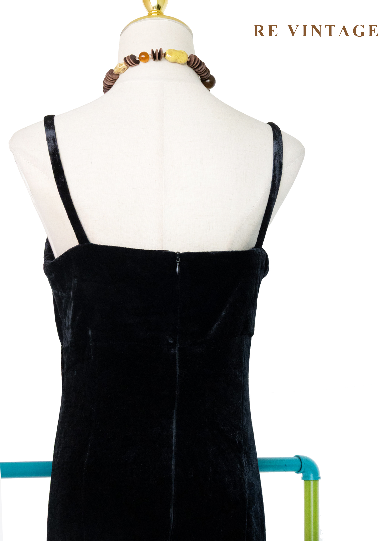 質感單品 - 低調氣質黑色絨布細肩帶洋裝10