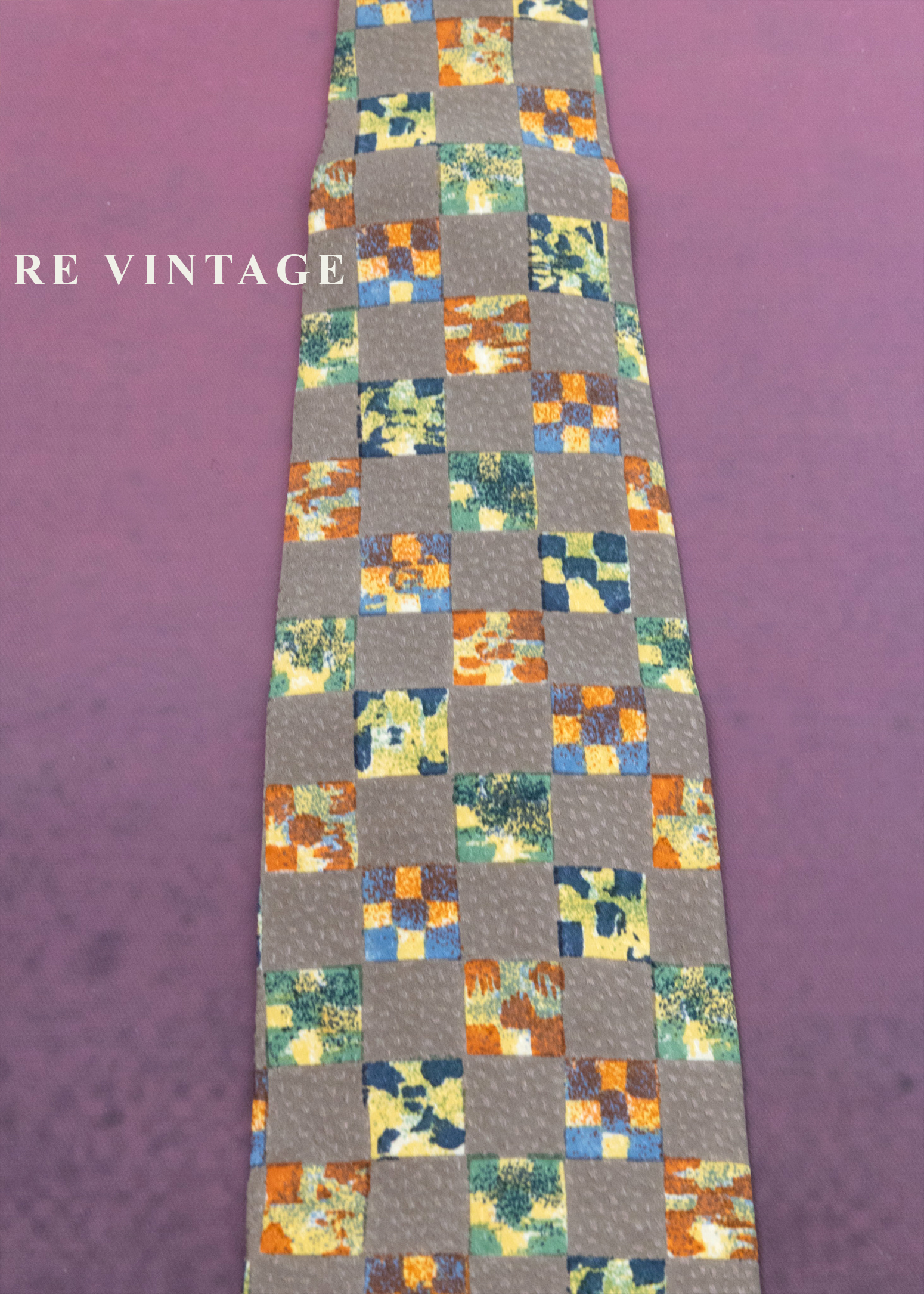 灰色世界裡の彩色方塊領帶8