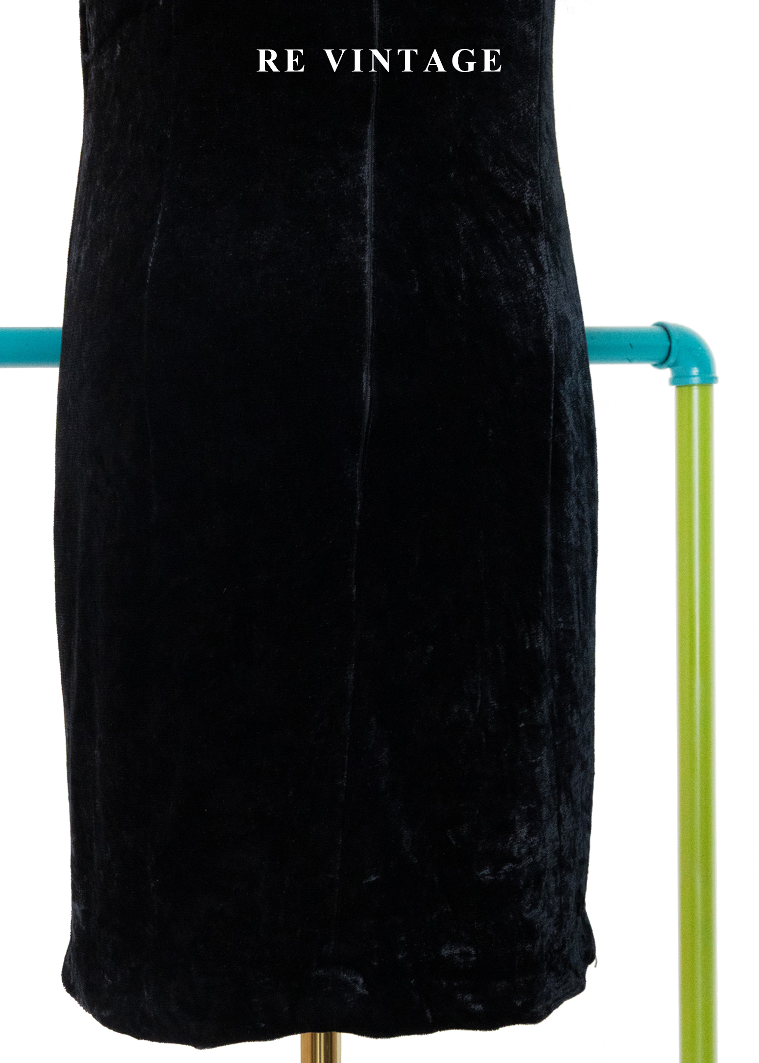 質感單品 - 低調氣質黑色絨布細肩帶洋裝4