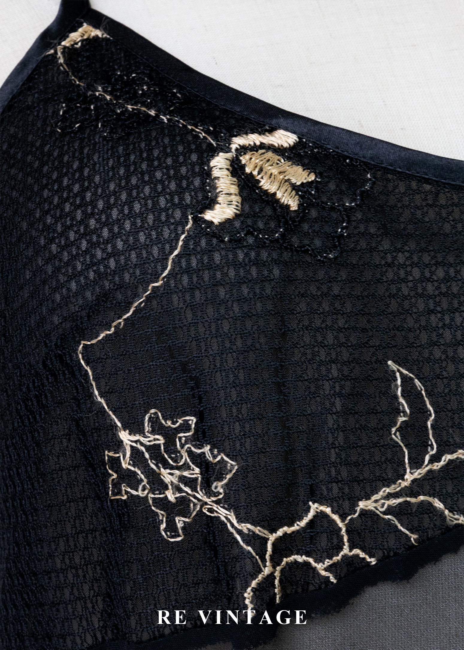 金線刺繡黑透膚細肩帶背心8