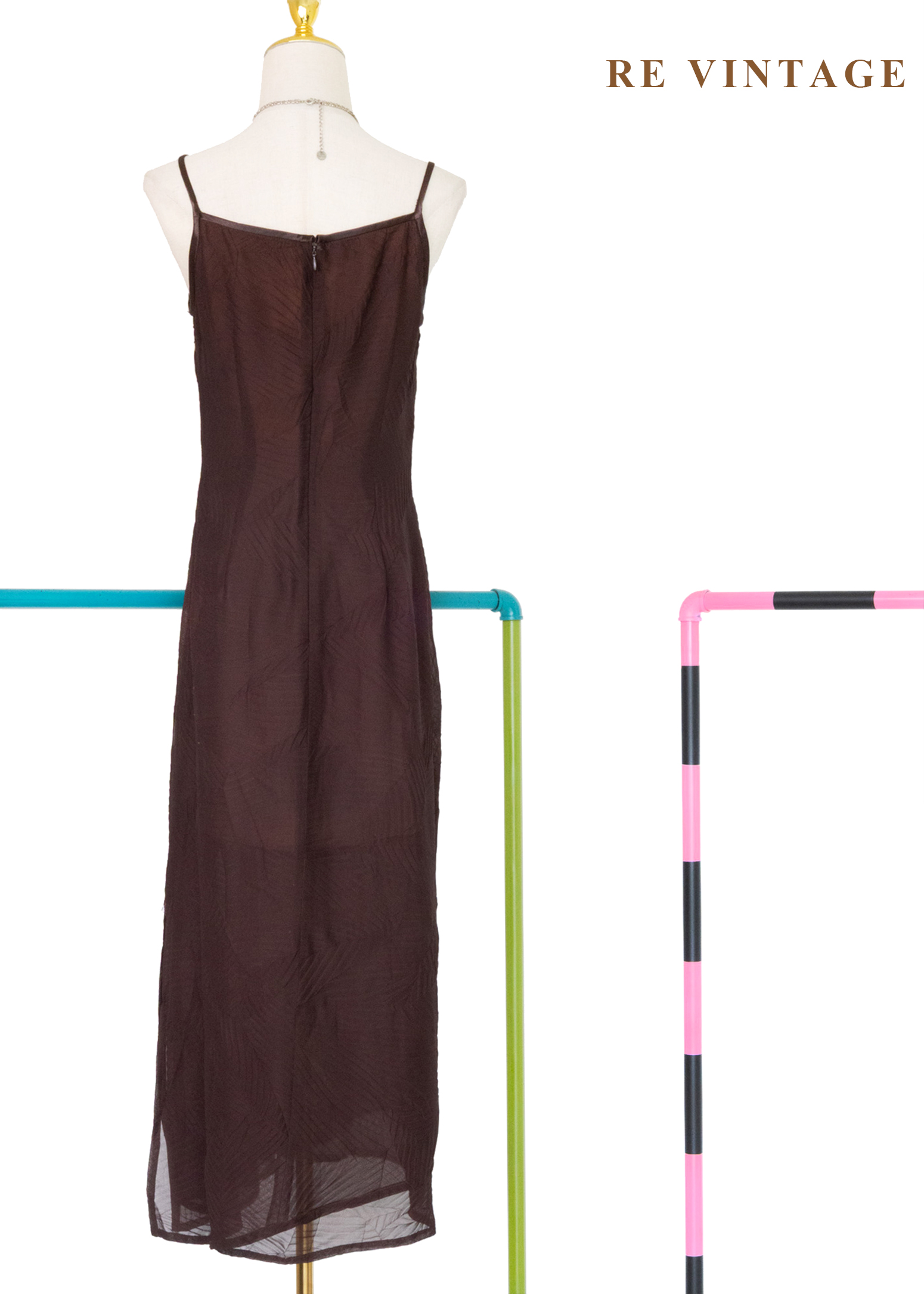 煙燻棕交錯壓印紋理細肩帶長洋裝11