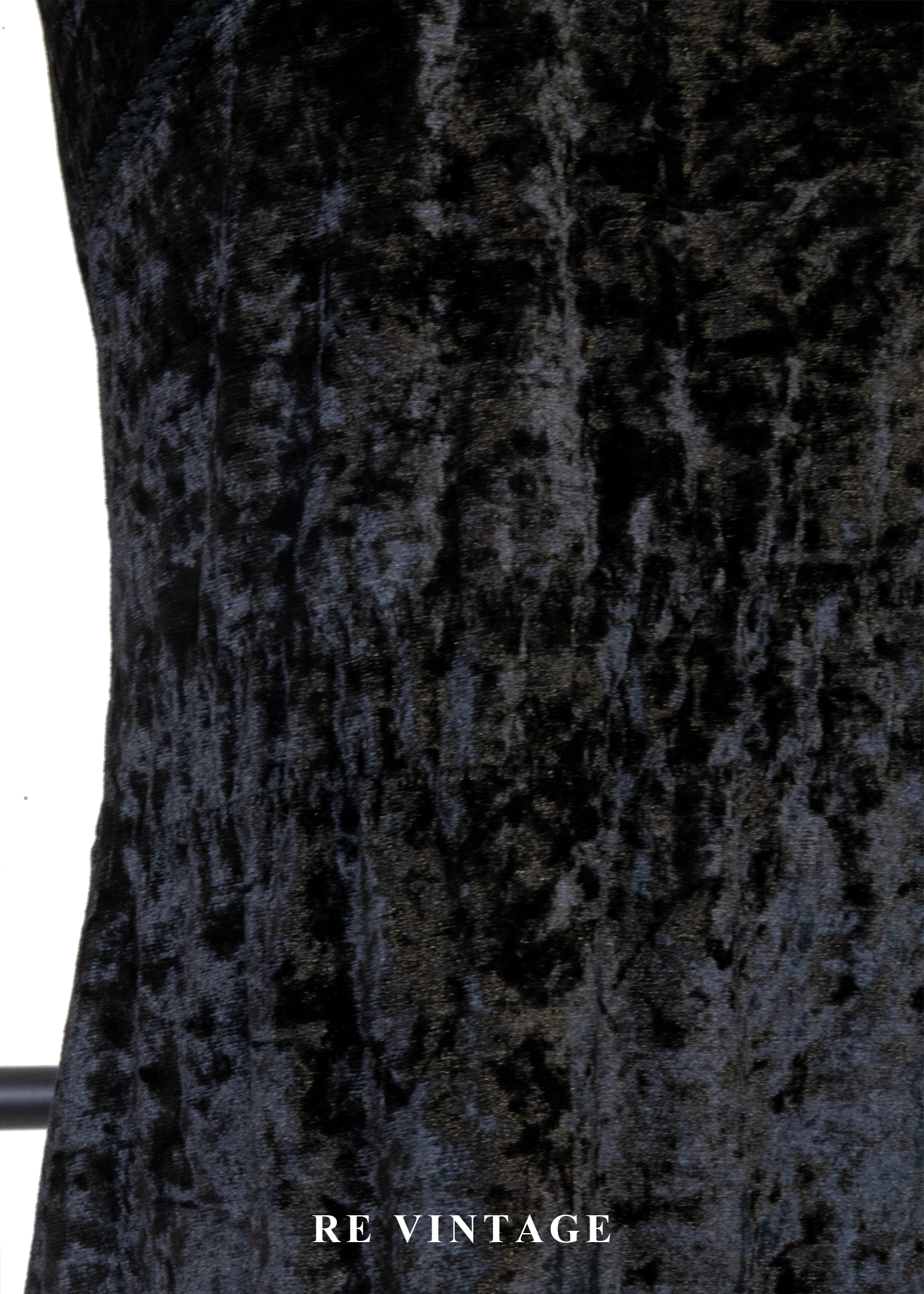 質感單品 - 黑天鵝絨布圓領迷你洋裝8