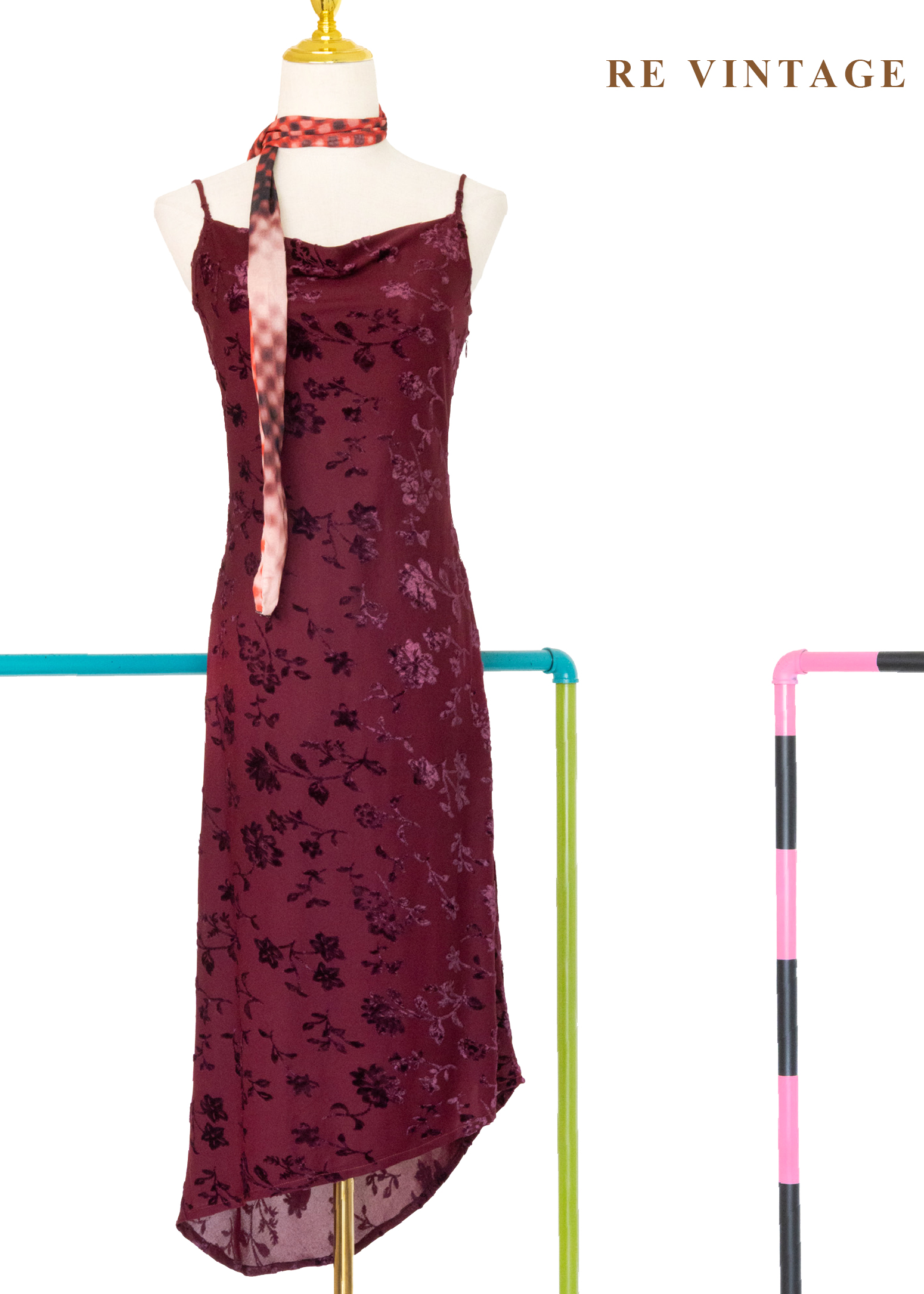 夜宴紅影浮雕花卉細肩帶洋裝