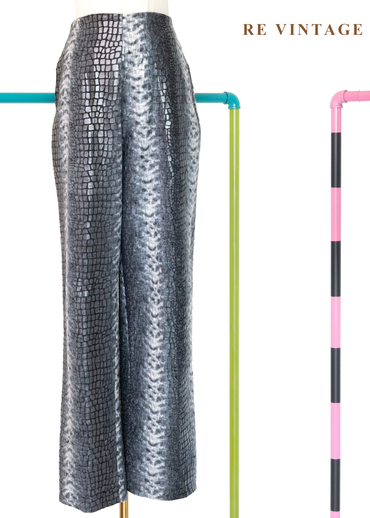 銀灰鱗紋質感冷冽高腰長褲（26-32"）