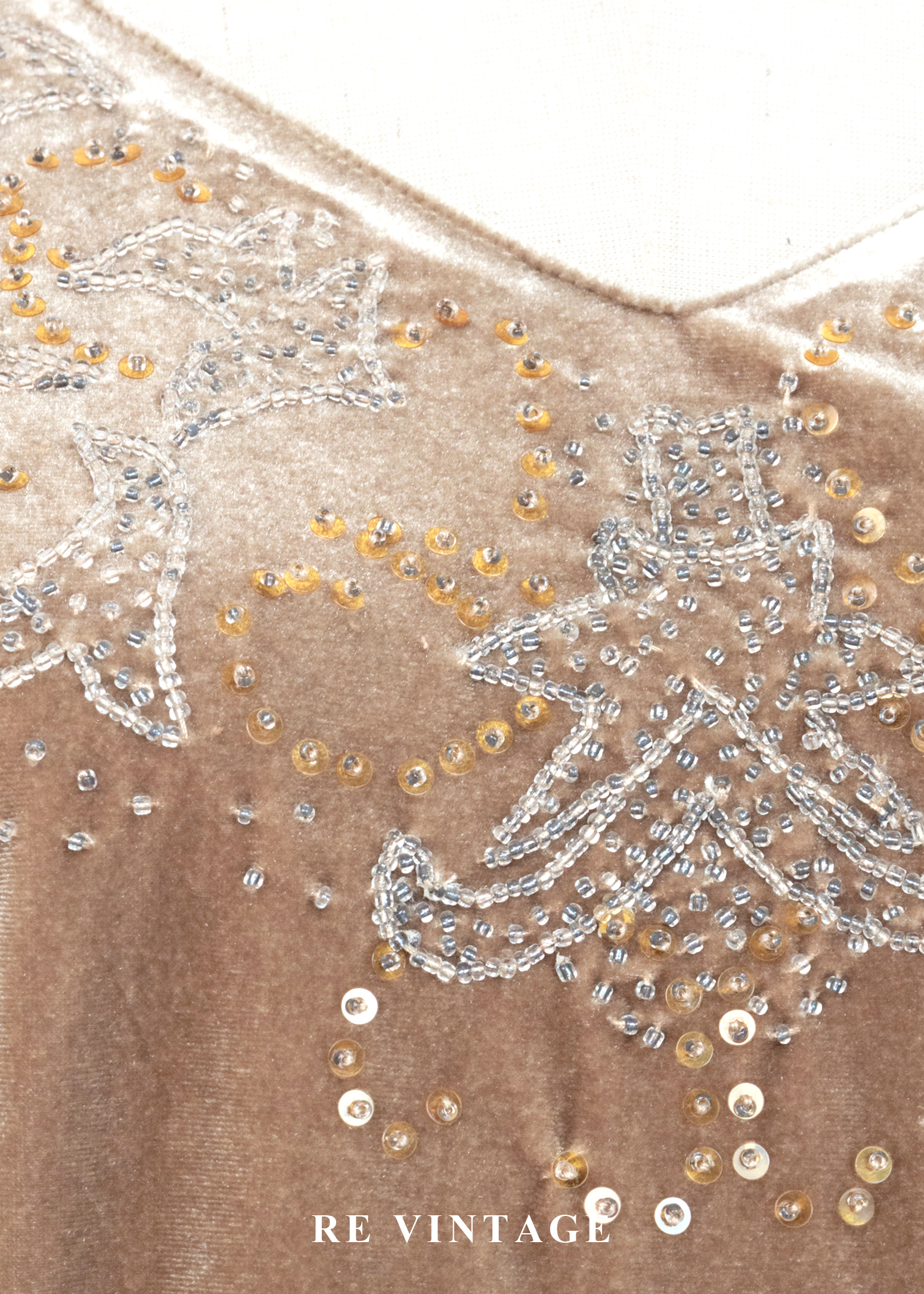 閃爍焦糖絲光珠珠刺繡絨布洋裝7