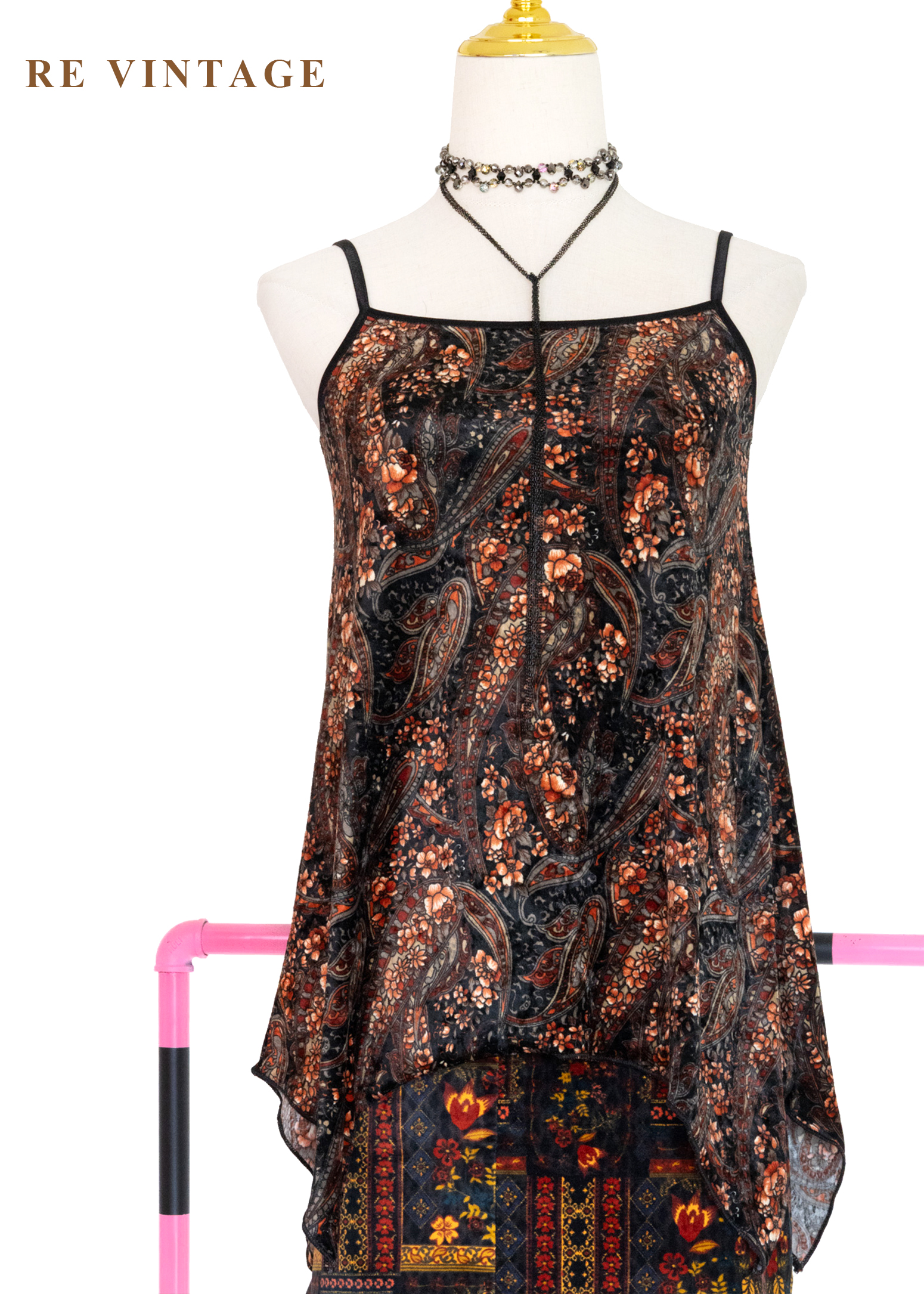 細緻花葉絨布圖騰細肩帶背心