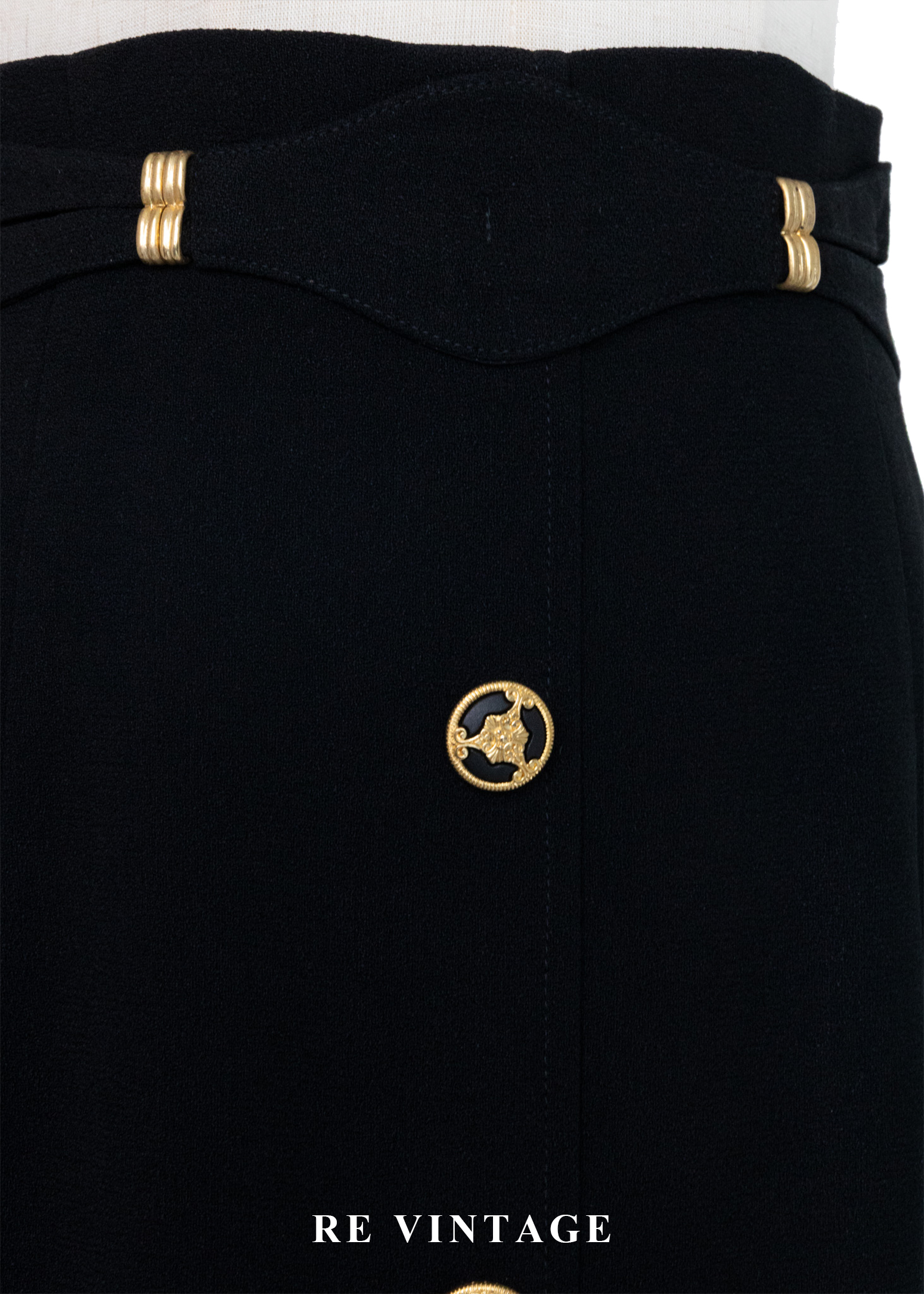 質感單品 - 高冷俐落的高腰金釦黑長裙(28")5