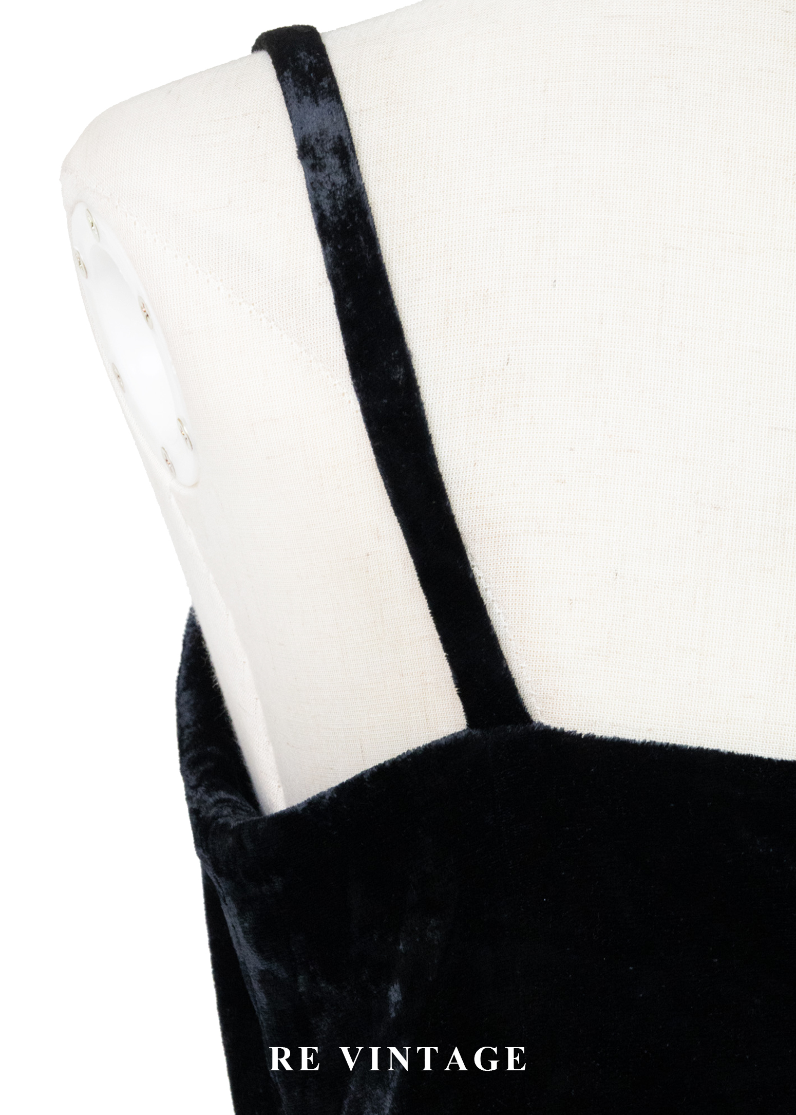 質感單品 - 低調氣質黑色絨布細肩帶洋裝9