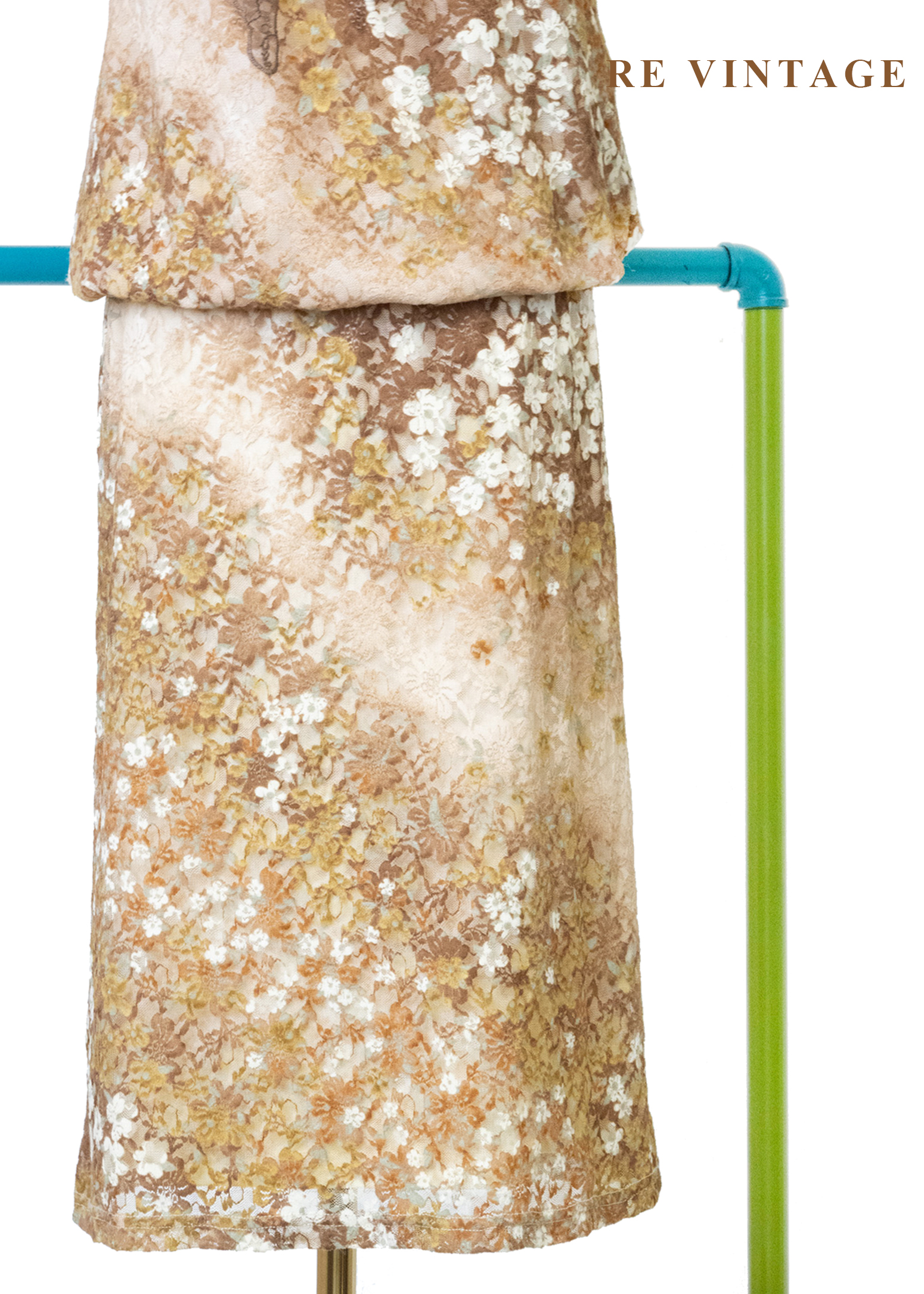 焦糖杏色色蕾絲小碎花鬆緊腰洋裝4