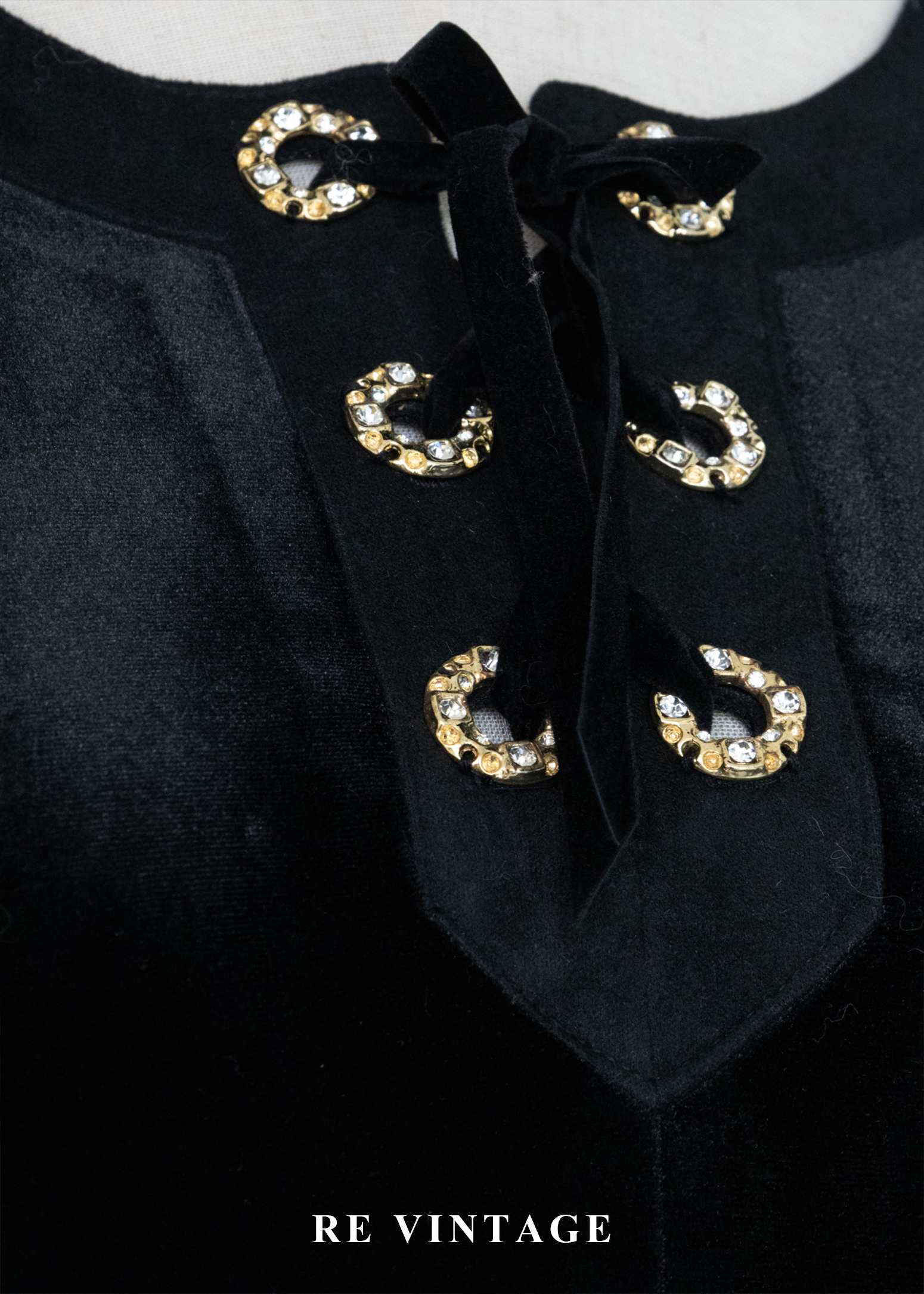 宮廷中優雅叛逆黑絨蕾絲洋裝8