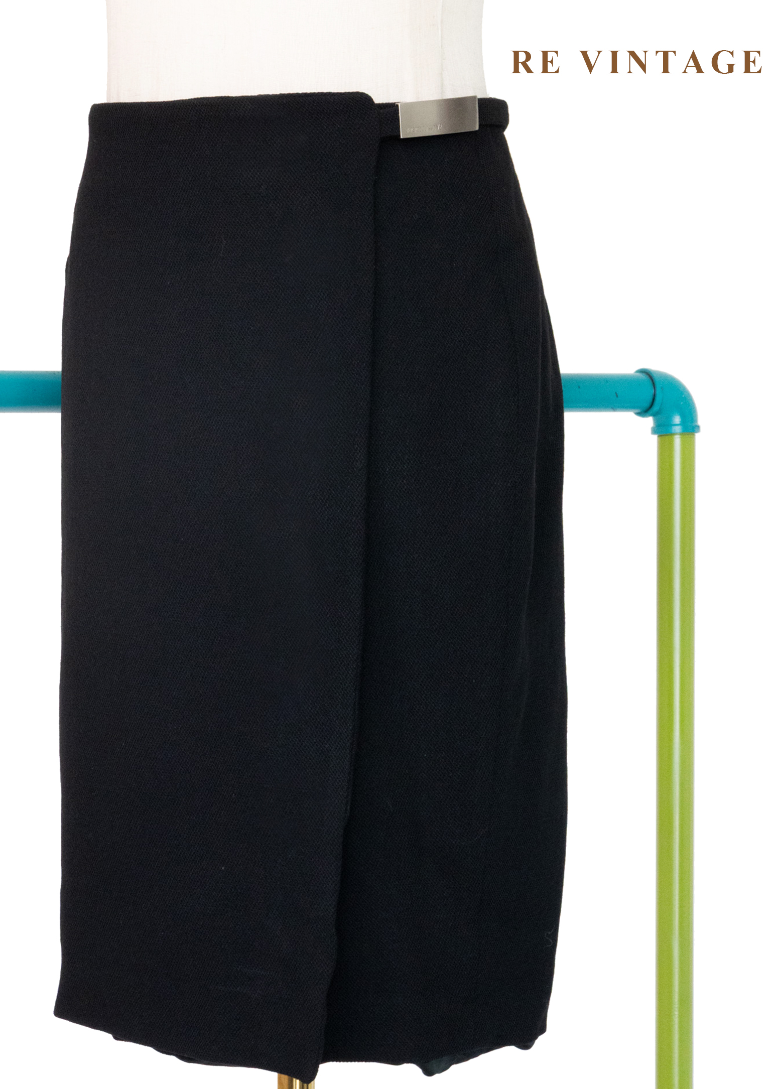 質感單品 - 義大利製 一片式黑色短裙（26"）