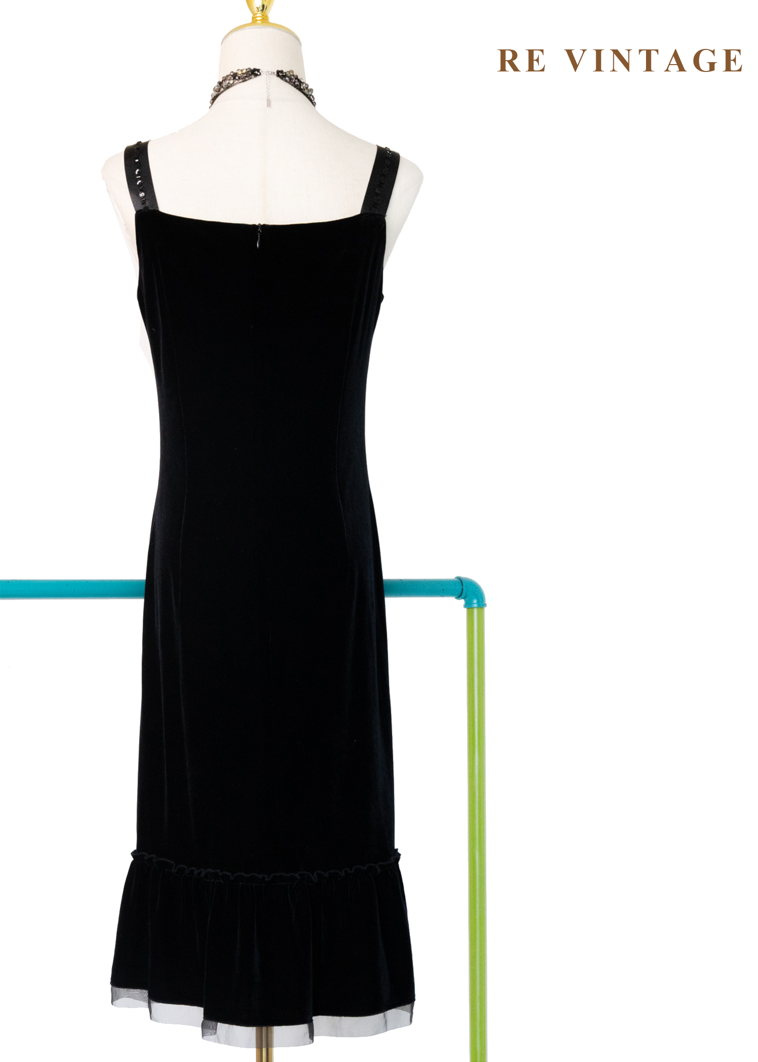 微光天鵝絨黑色連身裙9