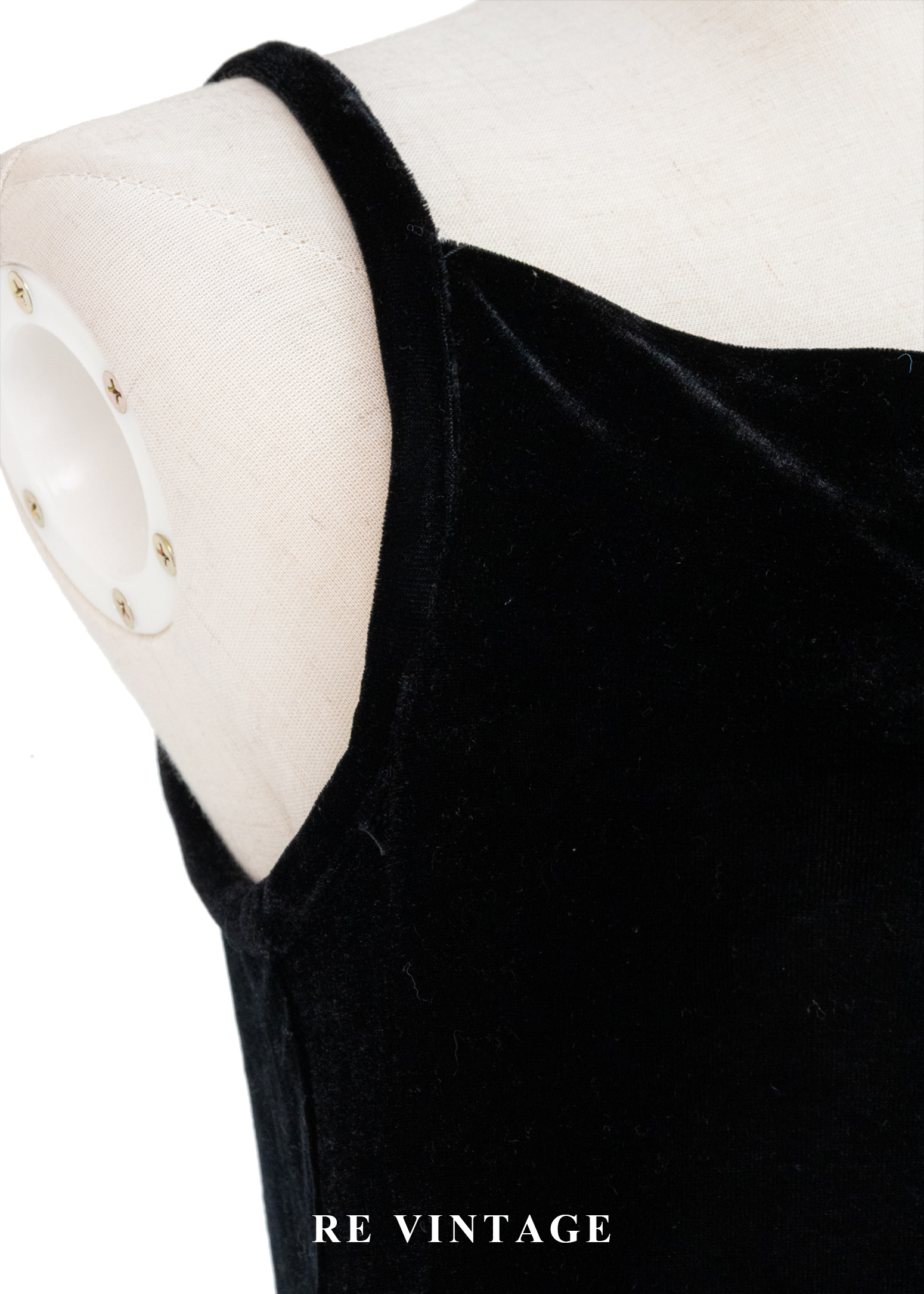 慵懶美女神黑絨細肩帶洋裝7