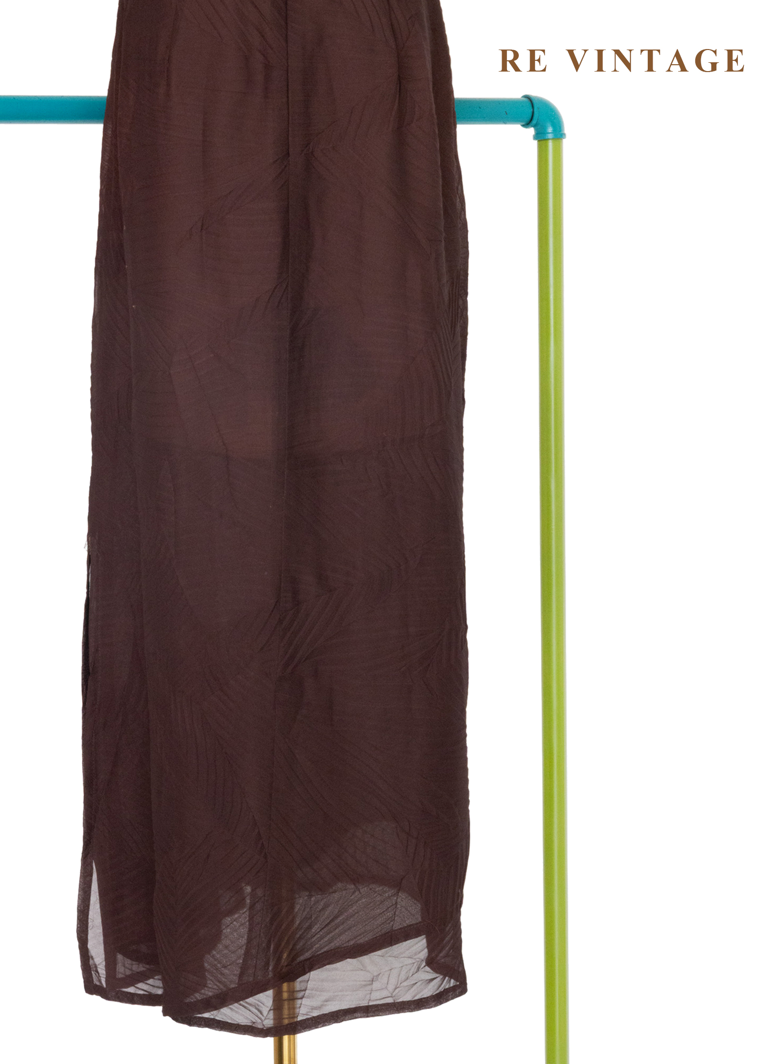 煙燻棕交錯壓印紋理細肩帶長洋裝12