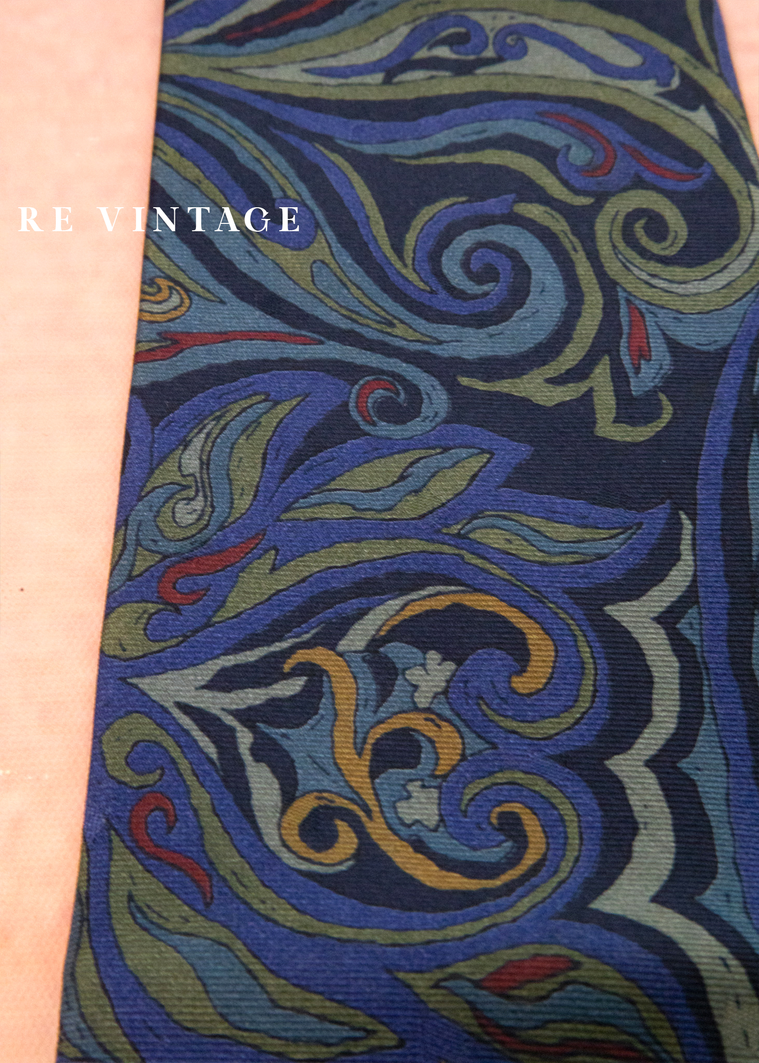 冷調漂浮渦狀煙霧領帶9