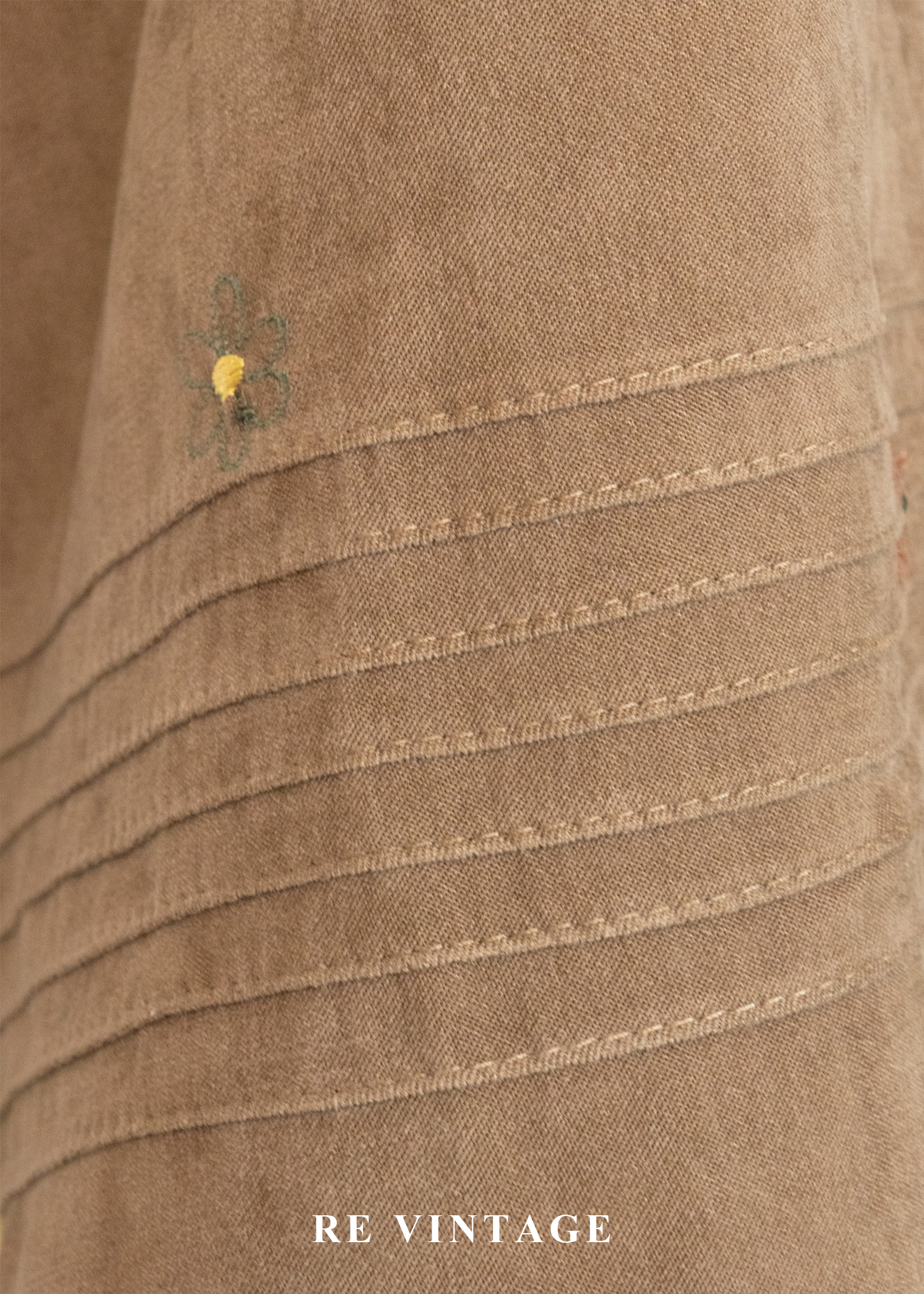 糖漬小花荷葉邊煙草色迷你洋裝7