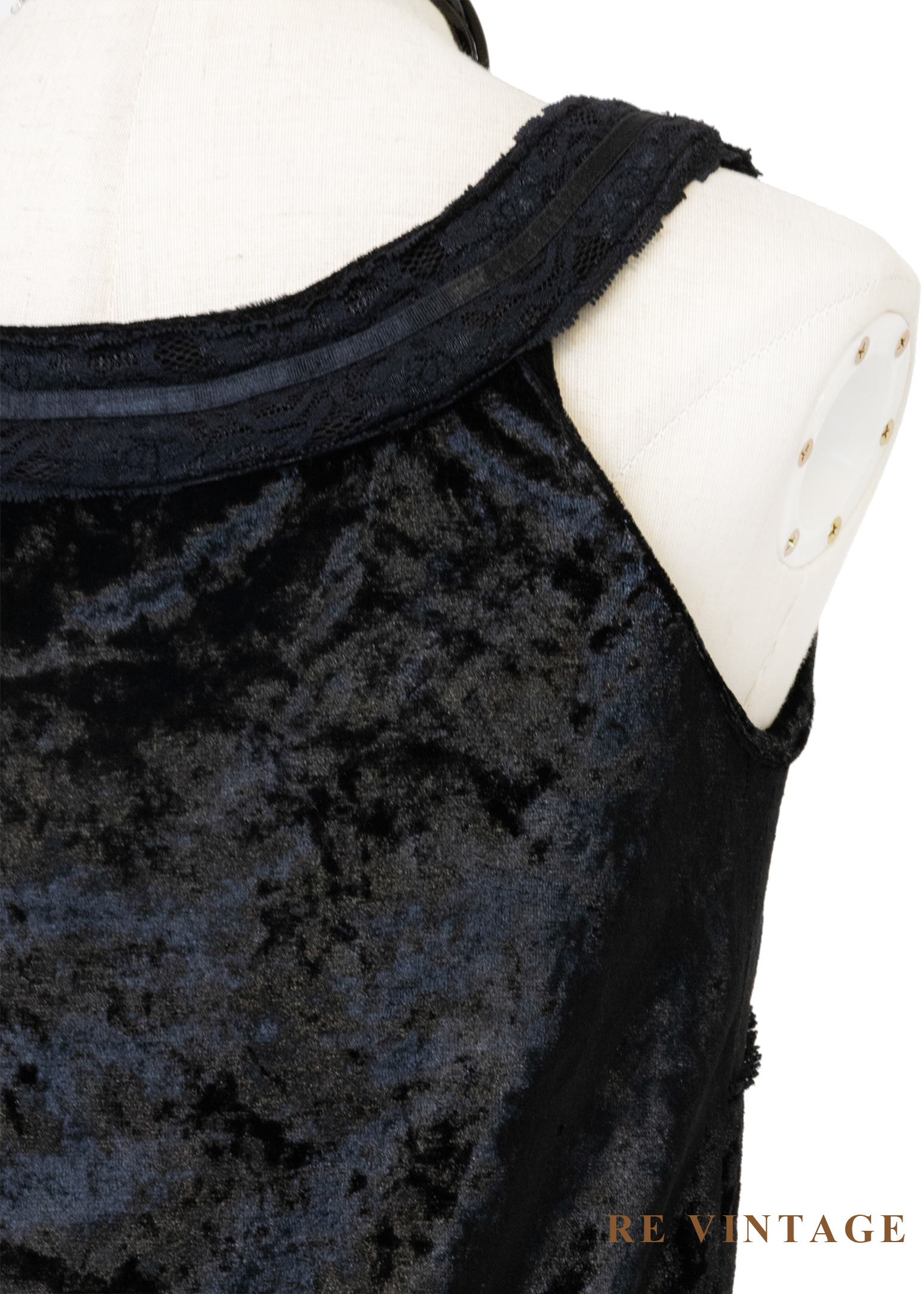 質感單品 - 黑天鵝絨布圓領迷你洋裝11