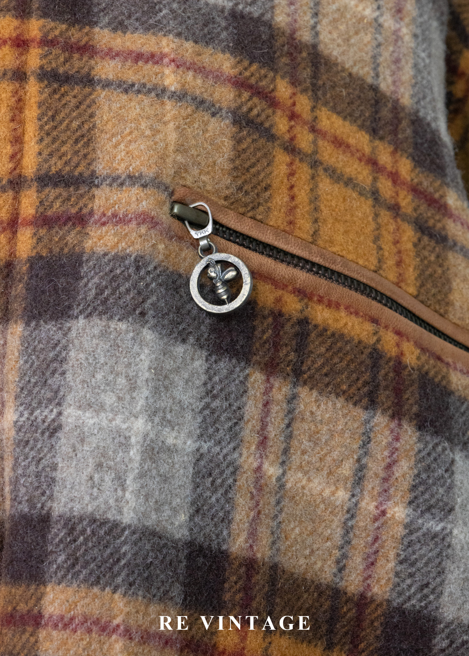 焦糖格紋毛呢拼皮革長版外套8