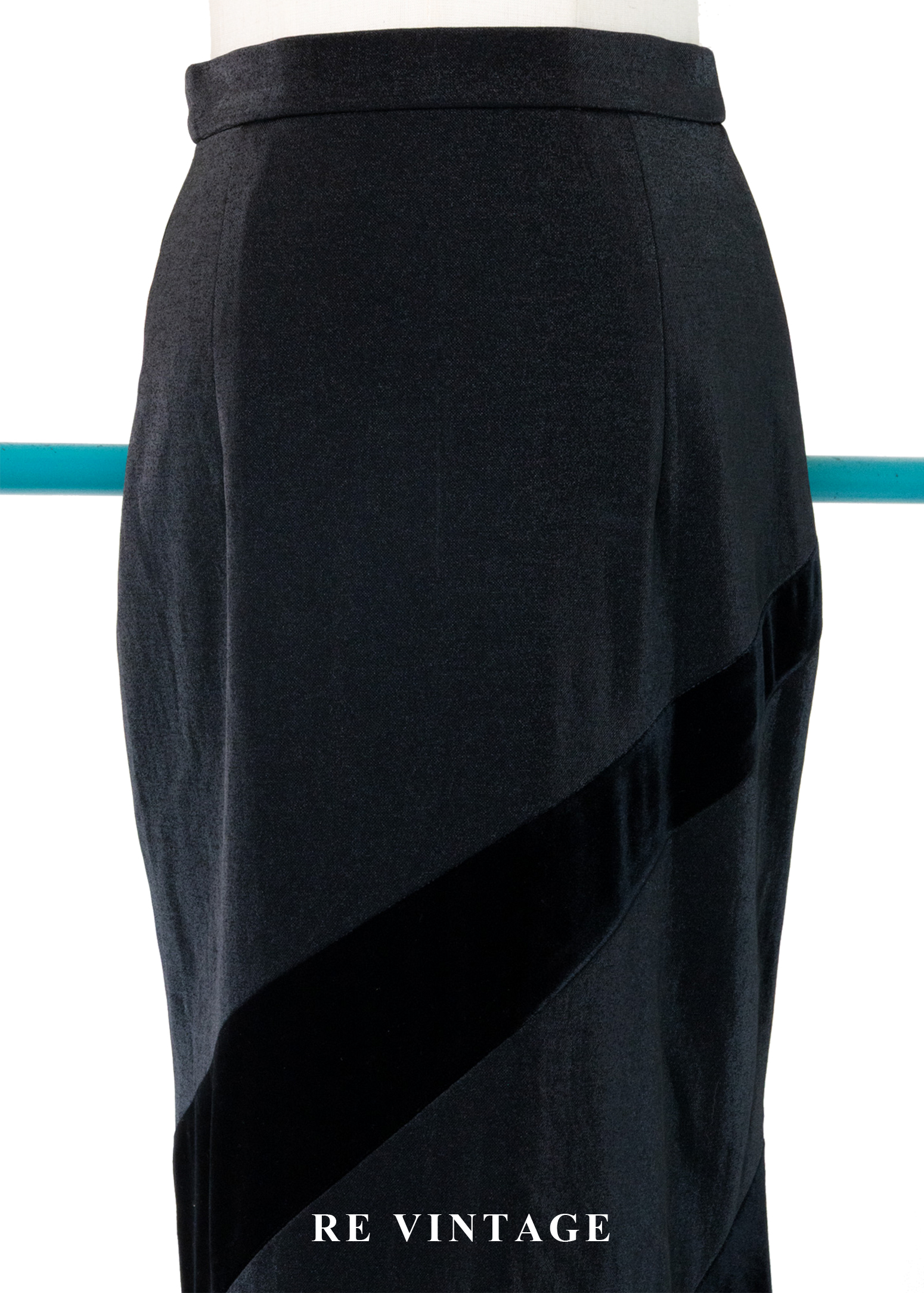 深邃層次流動弧形高腰長裙(24")3