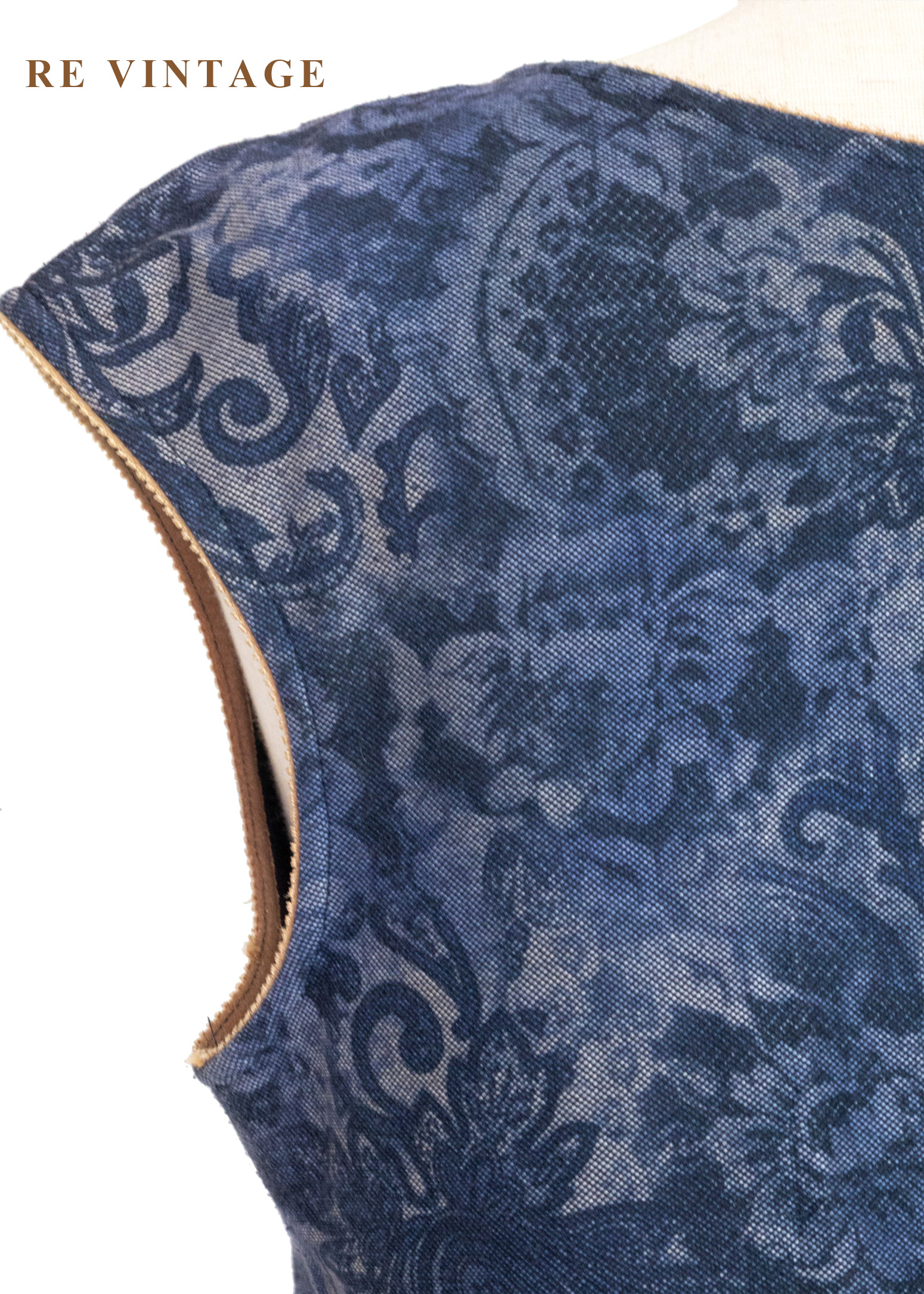 典雅墨藍色壓花圖騰上衣11